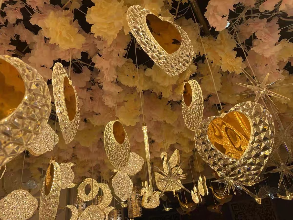 led light strings, heart-shaped curtain lights, wedding ceiling decoration, creative living room factory direct sales and wholesale of colored lights, light strings, candles, electronic lights, net lights, night lights, star and moon embracing moon, new letter lights, led bedroom, birthday and festival cloth