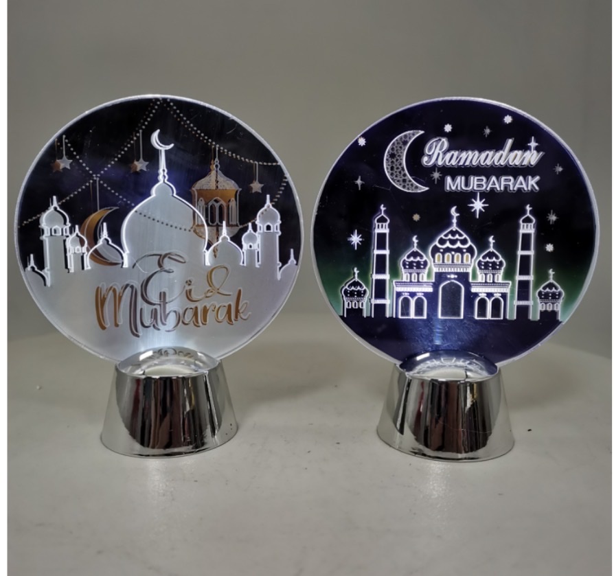 مصابيح شمعة في قصر الشموع في عيد رمضان، مصابيح كهربائية للشموع في الشموع، من جانب مصنعي بطاريات الشموع في يوم رمضان