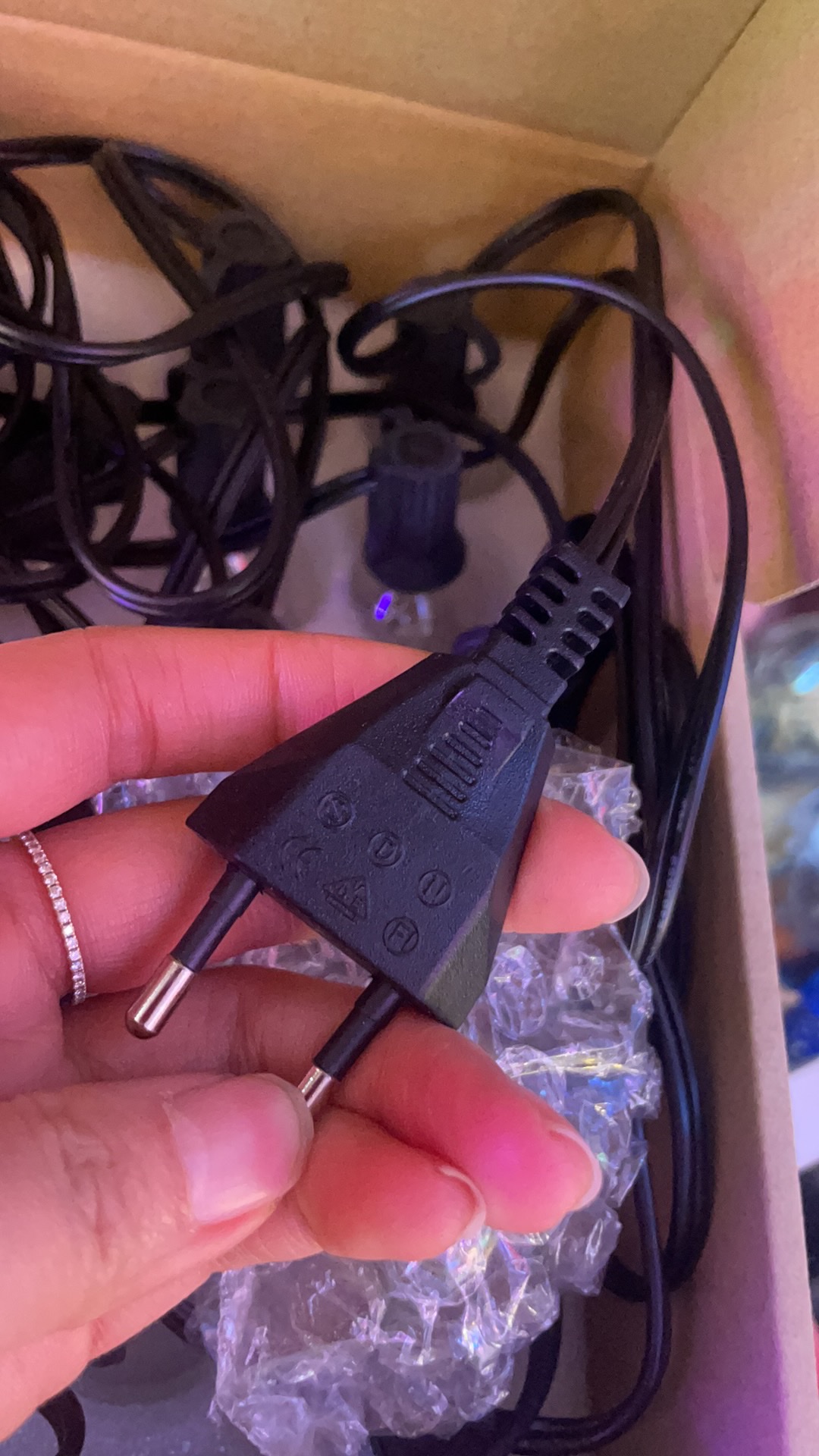 G40 led string lights, outdoor waterproof, direct sales and wholesale from the manufacturer. Colorful light strings, candle light strings, electronic light, net light, night light, star moon, moon hugging, new letter light, led bedroom, birthday, festival decoration, night light Application Scenario