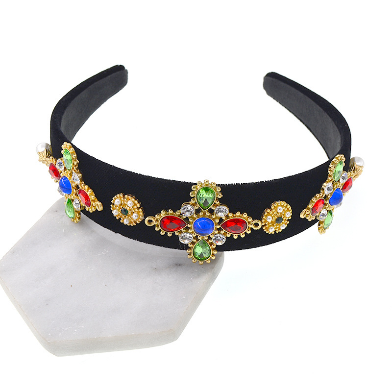 Vintage Alloy Headband Application Scenario