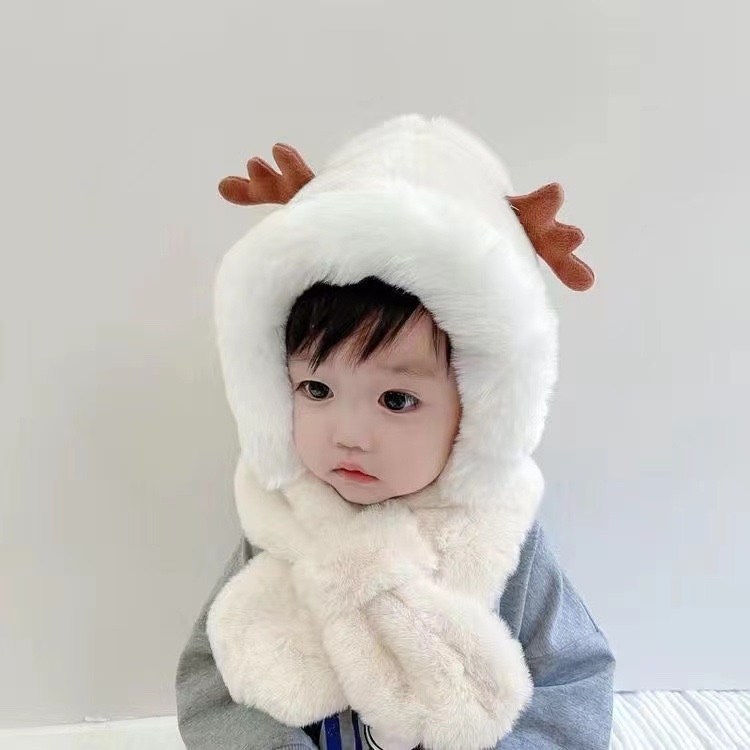 Children's Plush Two-Piece Winter Warm Hat Application Scenario