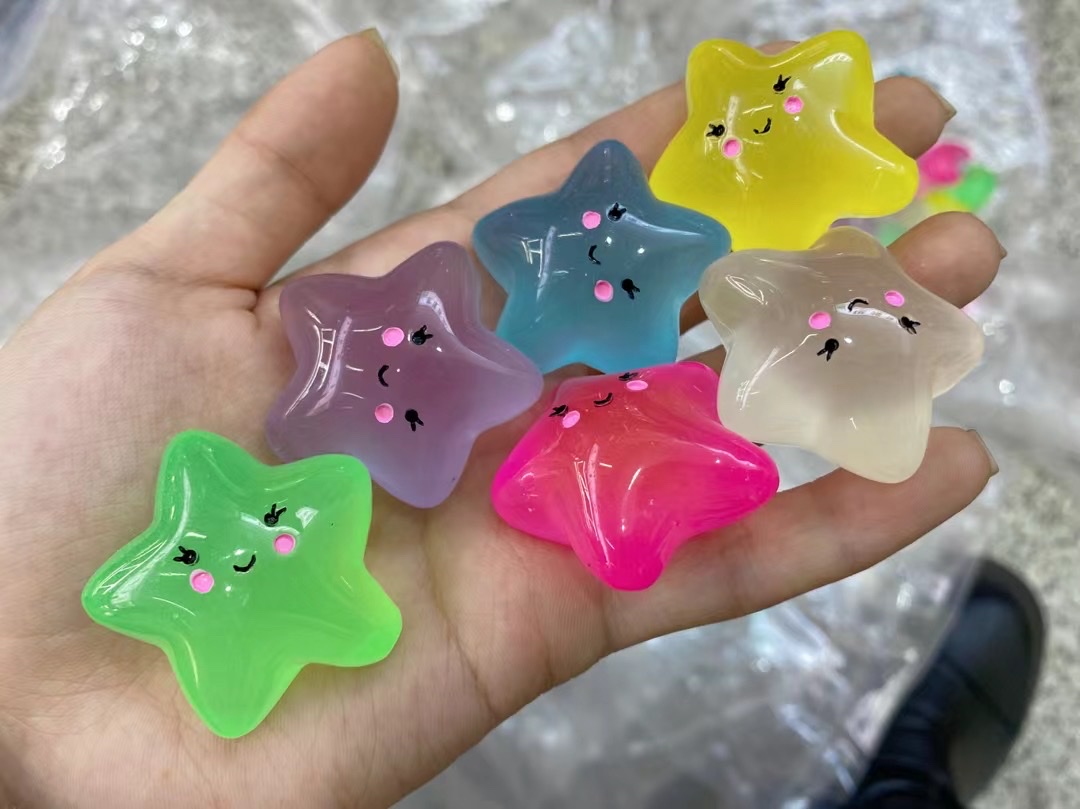 新品上市！/创意卡通夜光/月亮云朵星星/DIY立体树脂/车载挂件/微观景摆件/超值价格/限时抢购/不买你会后悔！细节图