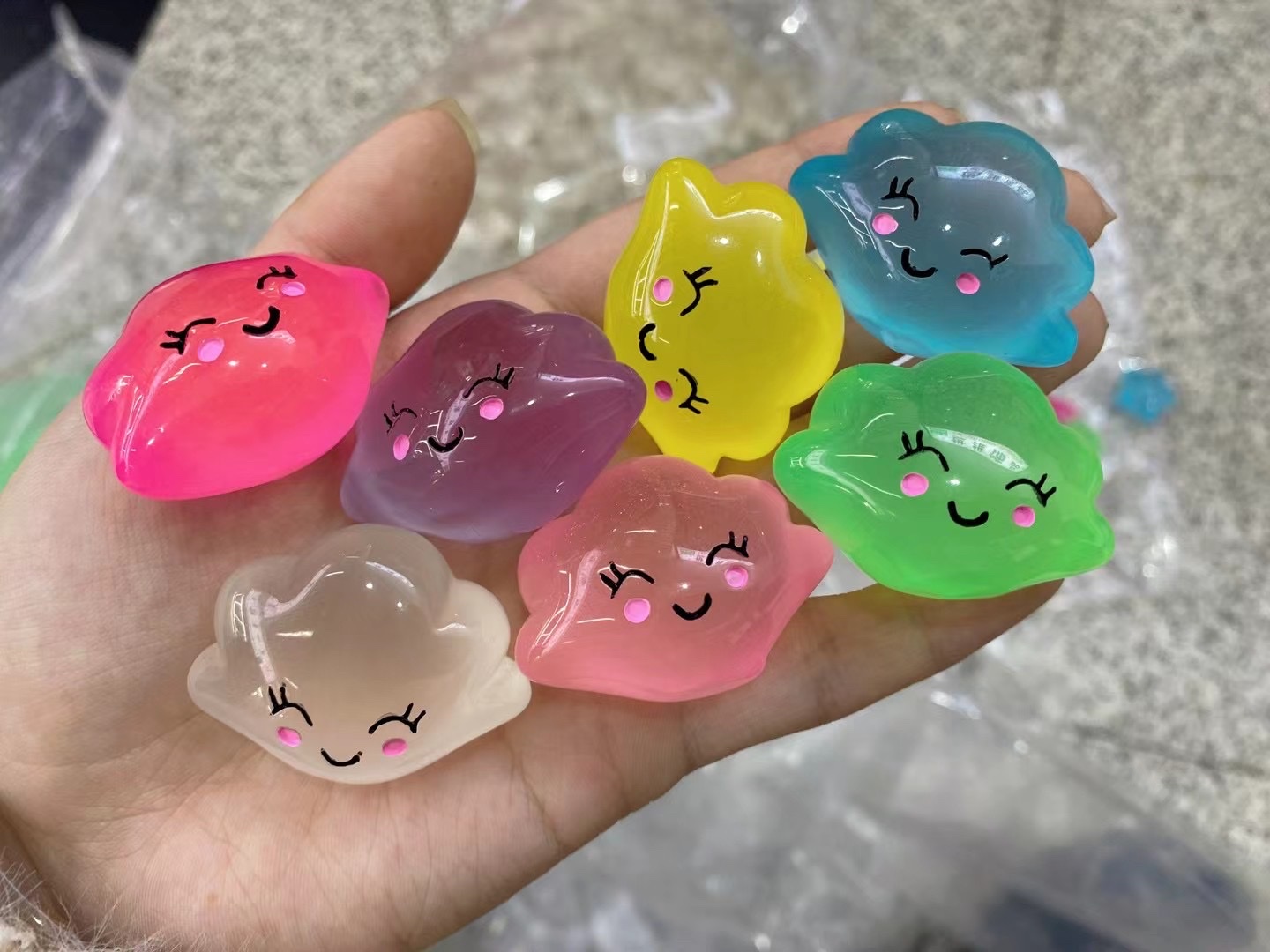 新品上市！/创意卡通夜光/月亮云朵星星/DIY立体树脂/车载挂件/微观景摆件/超值价格/限时抢购/不买你会后悔！产品图