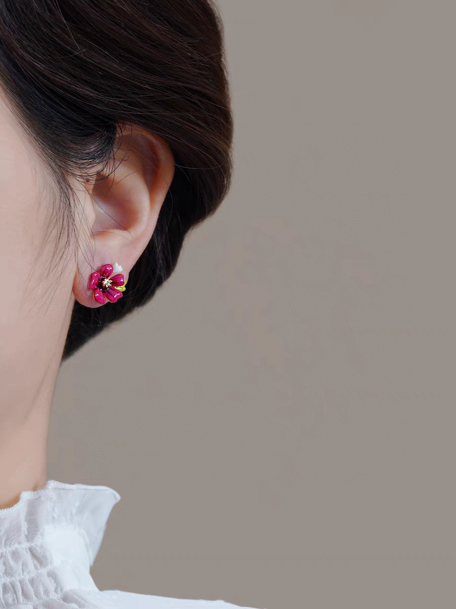 French Vintage High-Grade Enamel Enamel Small Flower Earrings Unique Design Sense Full Of Star Red Flower Earrings details Picture