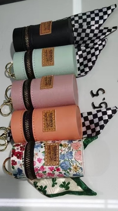 飘带丝巾钥匙扣零钱包，一款多用，可挂书包上装饰用，也可放在包里归纳小东西，也可放零钱图