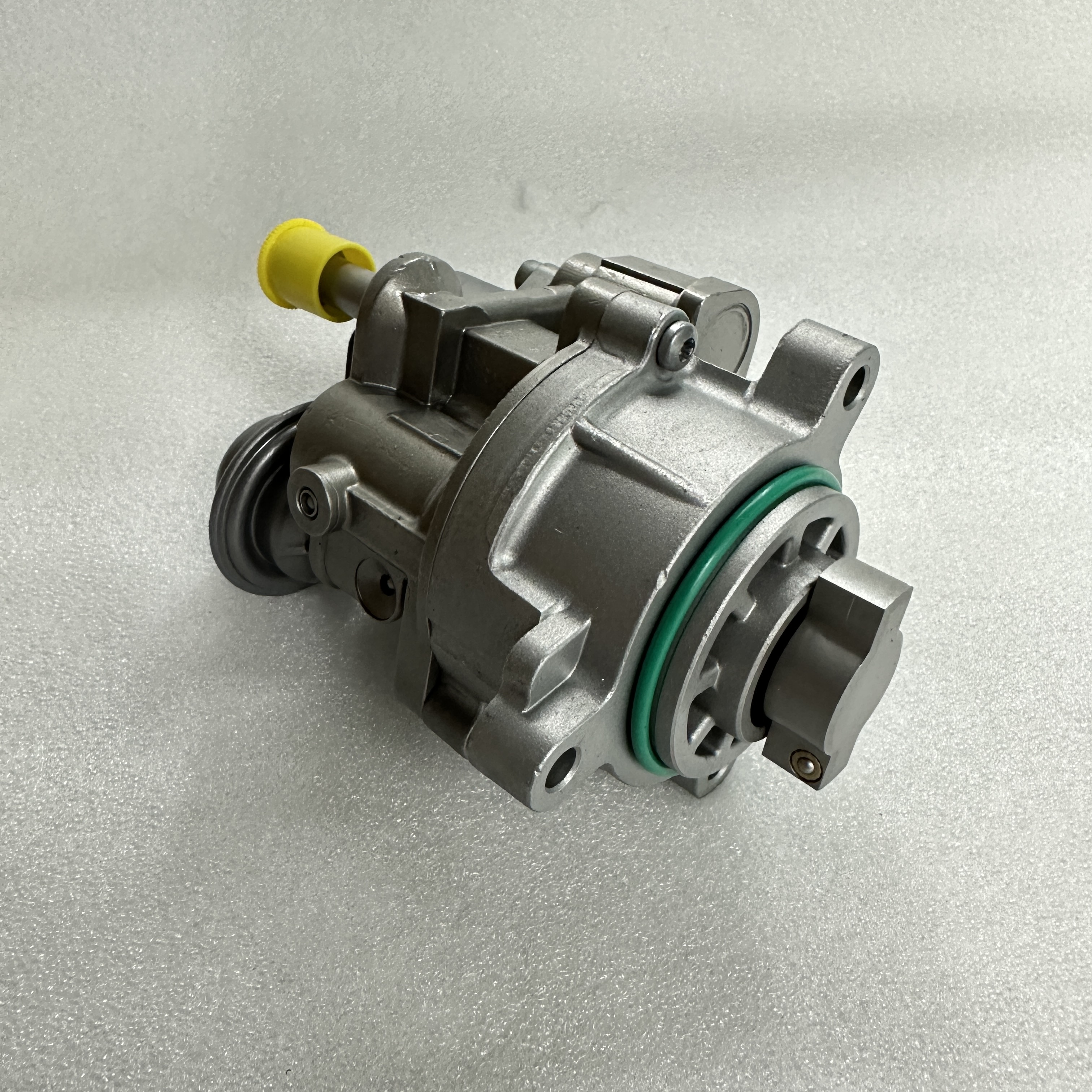 Auto parts for BMW BMW high pressure oil pump 13517616170