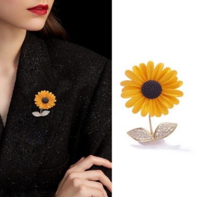 Factory direct sales of Daisy brooches and pins Application Scenario