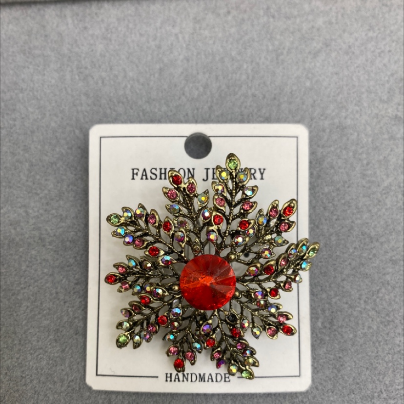 European and American fashionable brooches and pins European and American fashionable brooches and pins