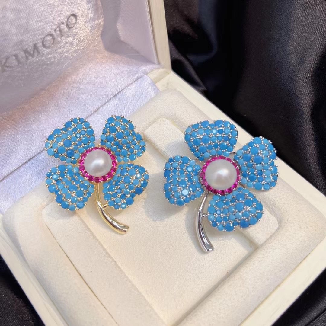 Four-leaf clover brooches and pins are sold directly from the factory Four-leaf clover brooches and pins are sold directly from the factory