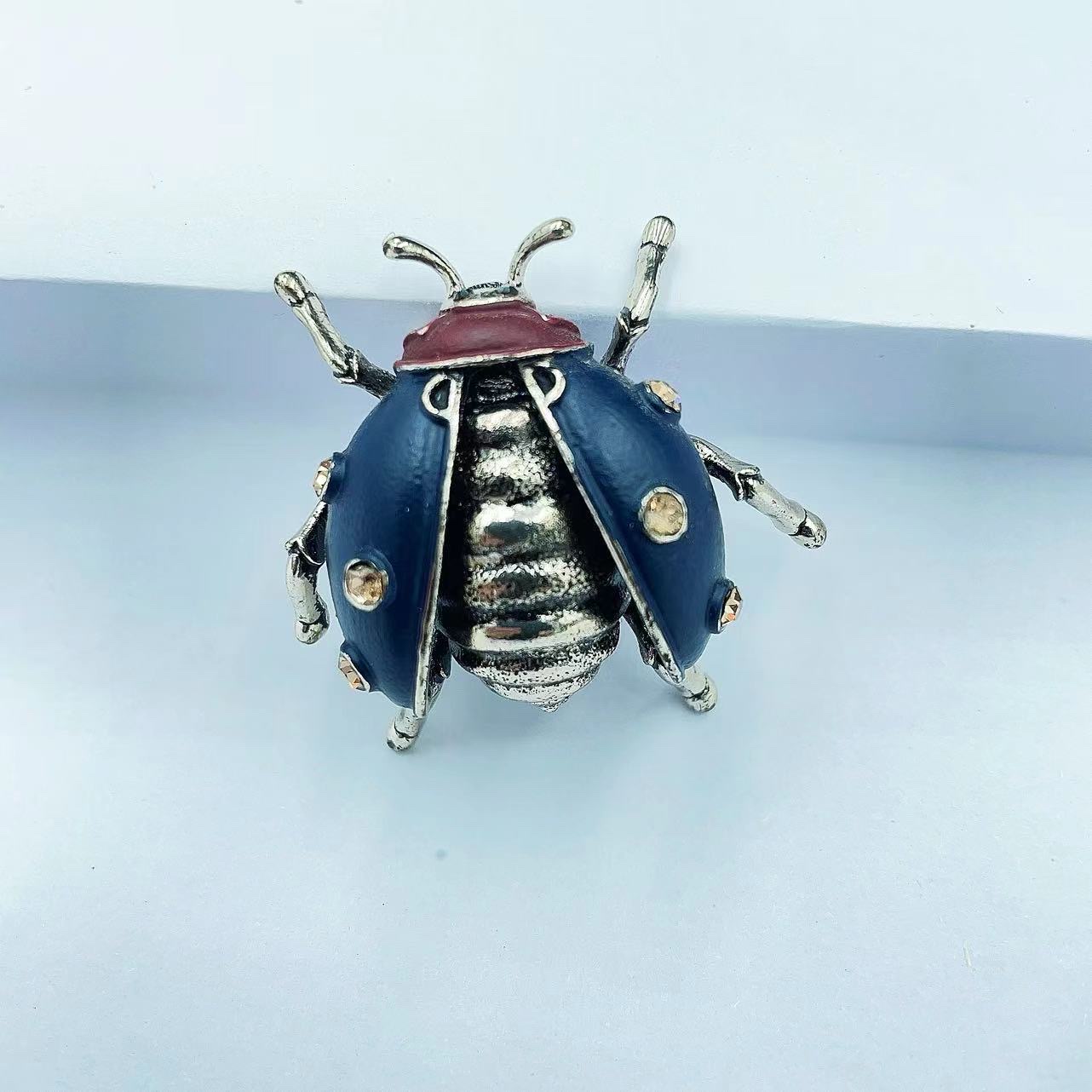 Beetle Seven-star Ladybug brooch Factory direct sales Application Scenario
