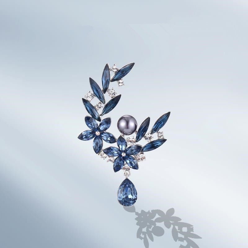 European and American fashionable crystal brooches and pins