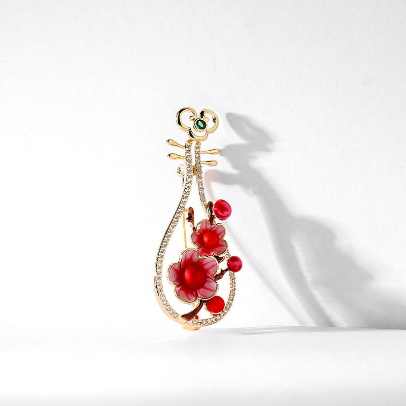 Factory direct sales of guitar brooches and pins Application Scenario