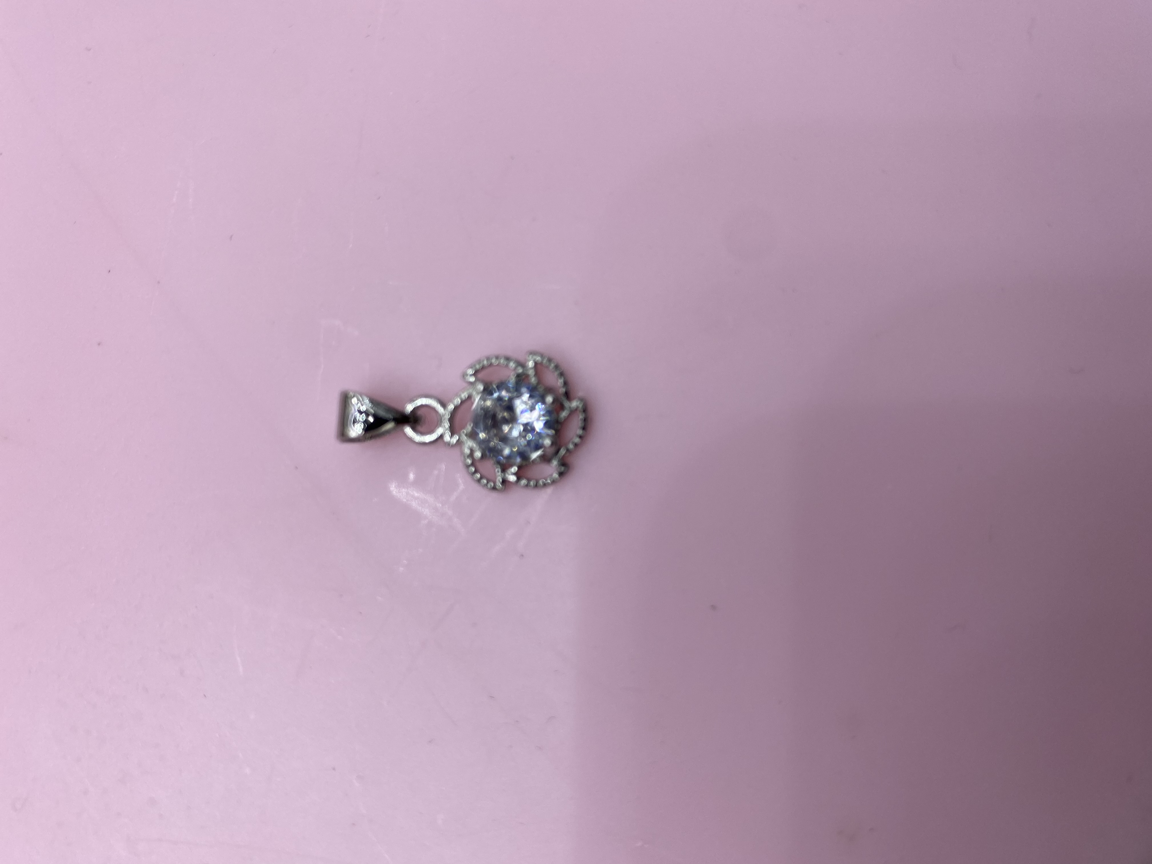 6n的锆石小吊坠