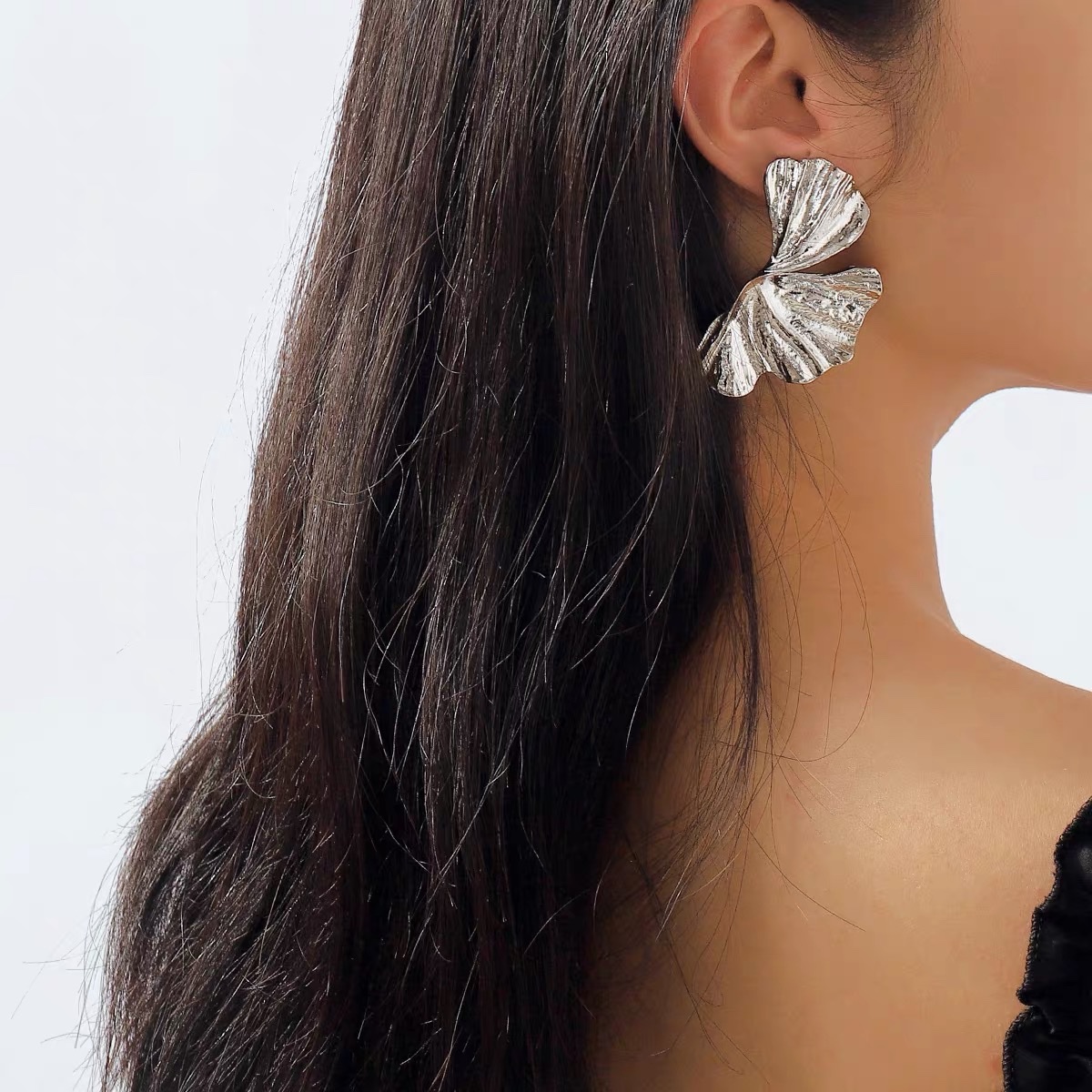 New European And American Exaggerated Retro Personality Temperament Light Luxury Silver Leaf Earrings Senior Bride Wedding Dress Earrings Specification drawing