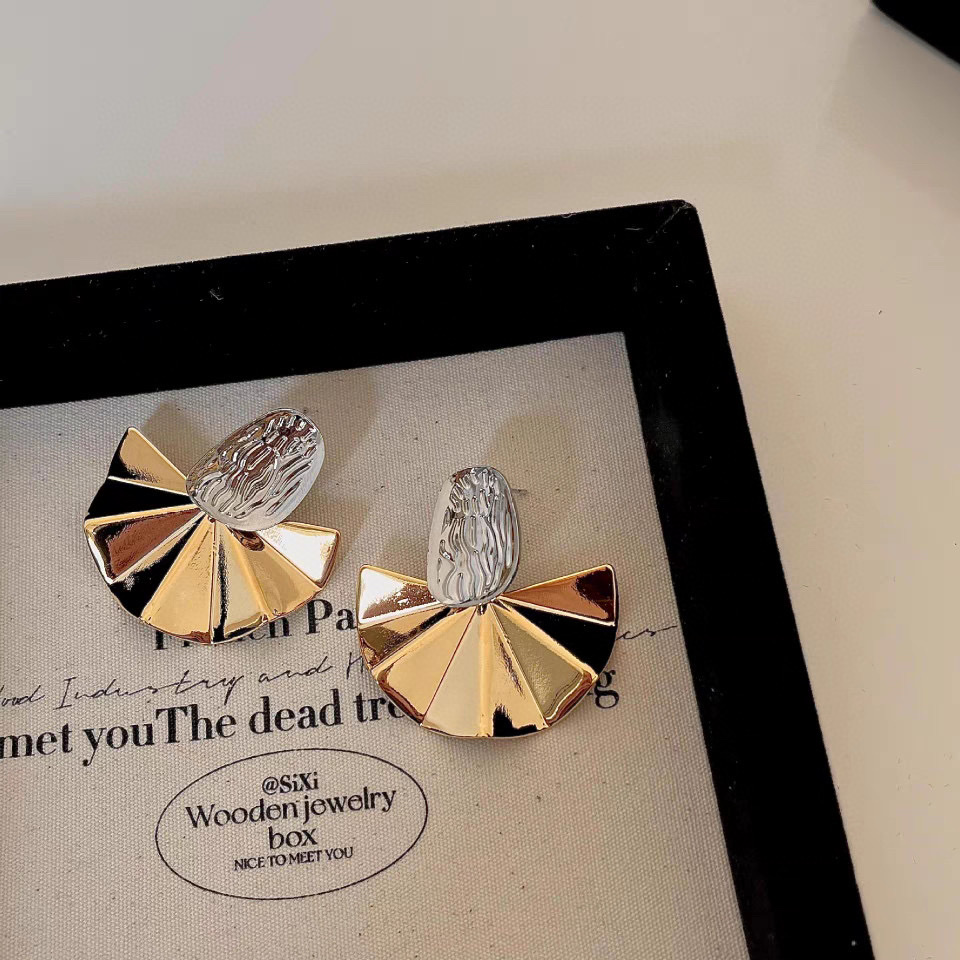 European And American Ins Style Metal Irregular Fold Design Retro Earrings Gold And Silver Matching Color Skirt Fringe Earrings details Picture