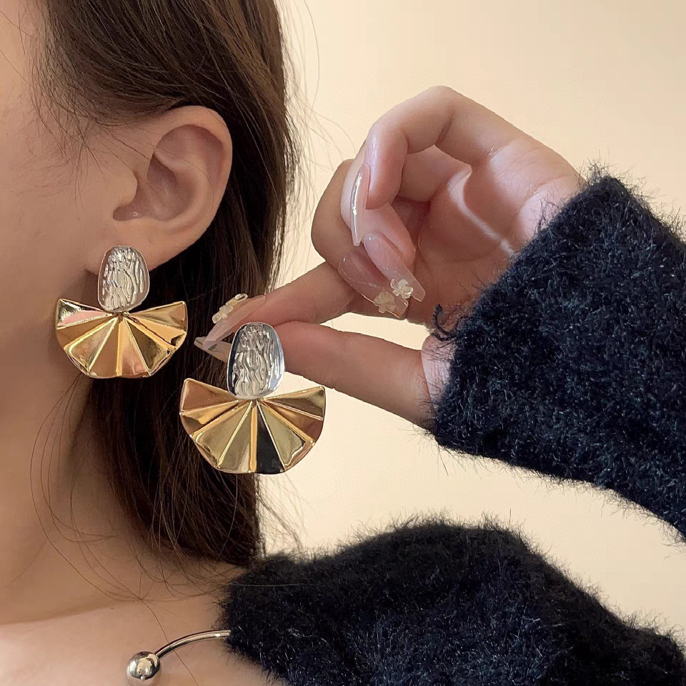 European And American Ins Style Metal Irregular Fold Design Retro Earrings Gold And Silver Matching Color Skirt Fringe Earrings