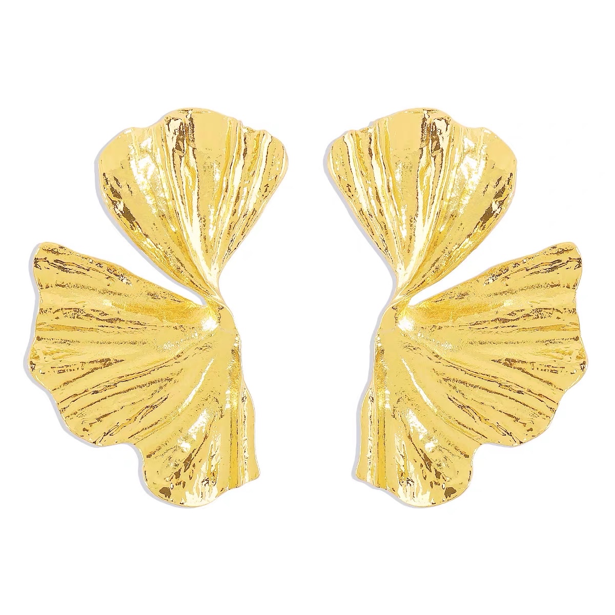 New European And American Exaggerated Retro Personality Temperament Light Luxury Silver Leaf Earrings Senior Bride Wedding Dress Earrings Application Scenario