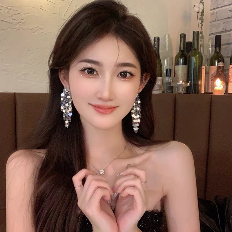 Niche Design High-Grade Metal Sequin Fringe Earrings Female Light Luxury Fashion With 2023 New Trendy Earrings full figure