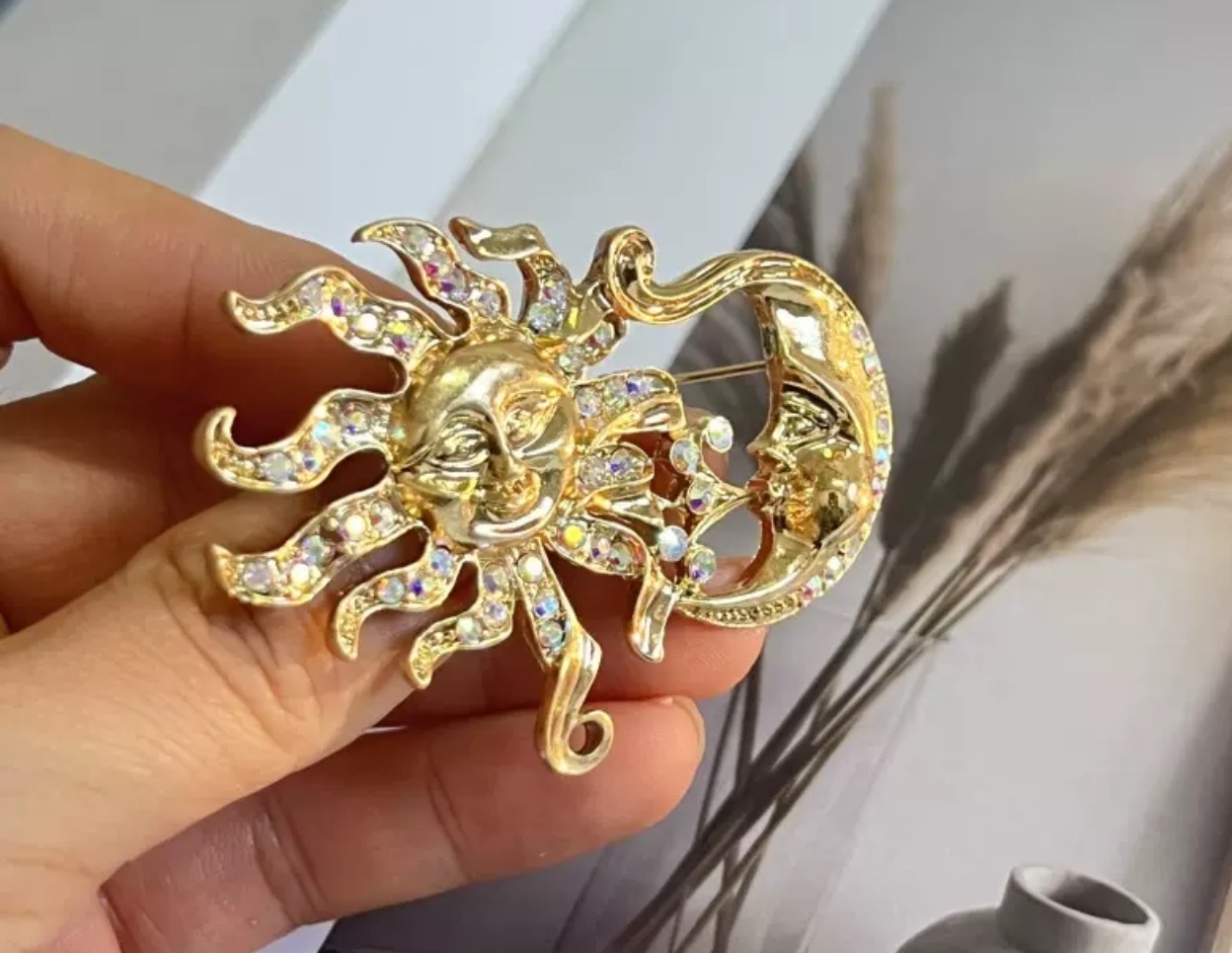 Fashion Brooch Design details Picture