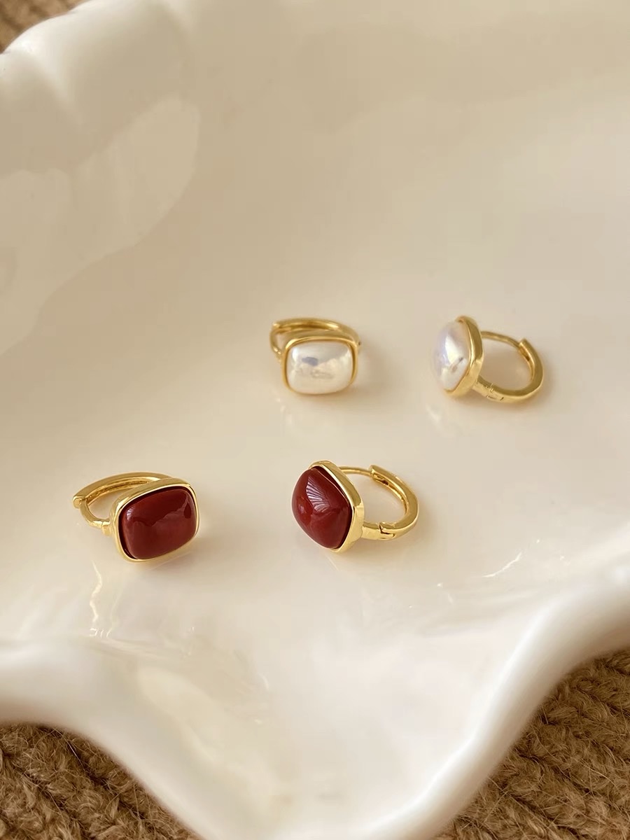 Fashionable and versatile pearl ear buckles