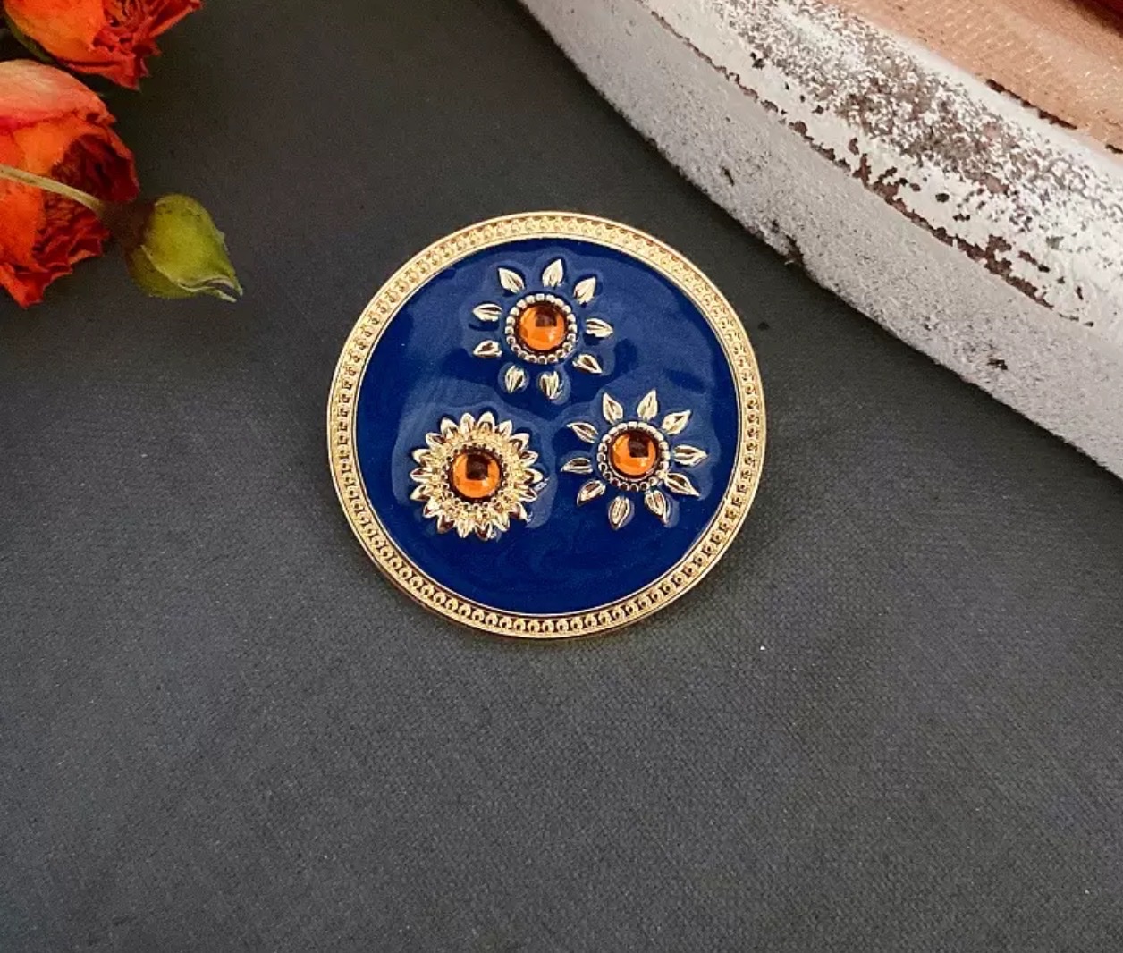 Fashion Brooch Design Application Scenario