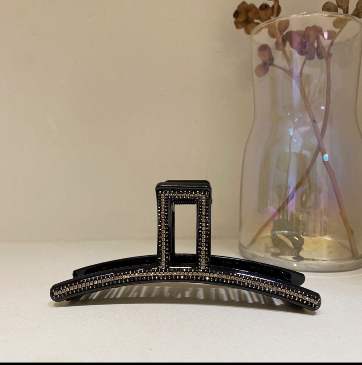 The popular and best-selling one-character grab clip