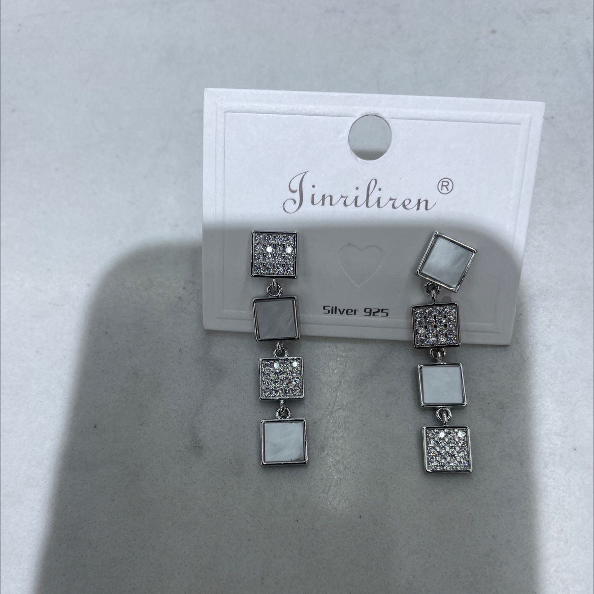 Today's Beauty Korean-style fashion earrings feature a simple, elegant and fashionable geometric pattern design style Application Scenario