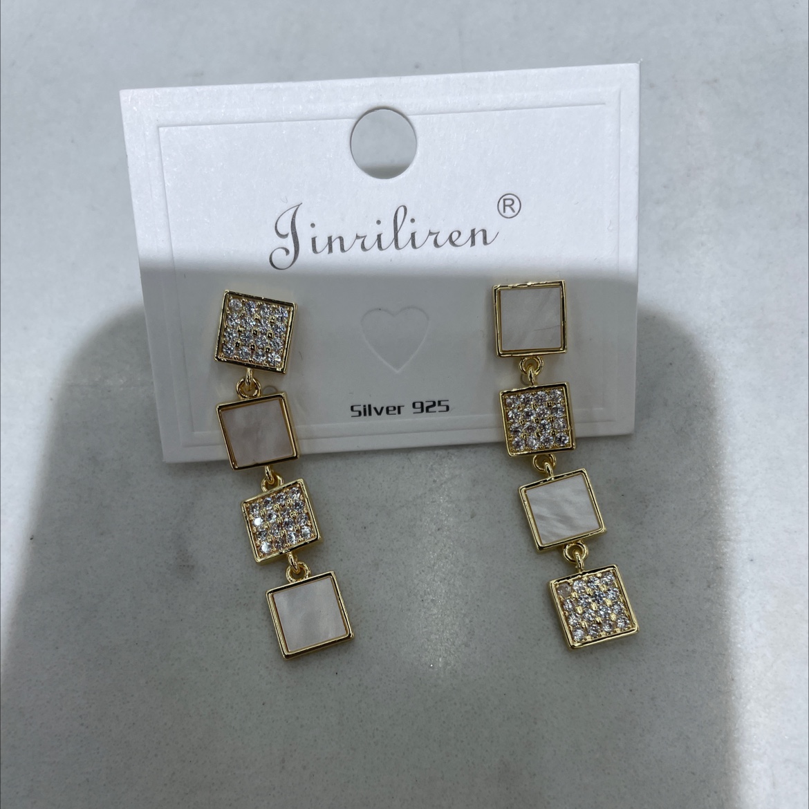 Today's Beauty Korean-style fashion earrings feature a simple, elegant and fashionable geometric pattern design style Item Picture