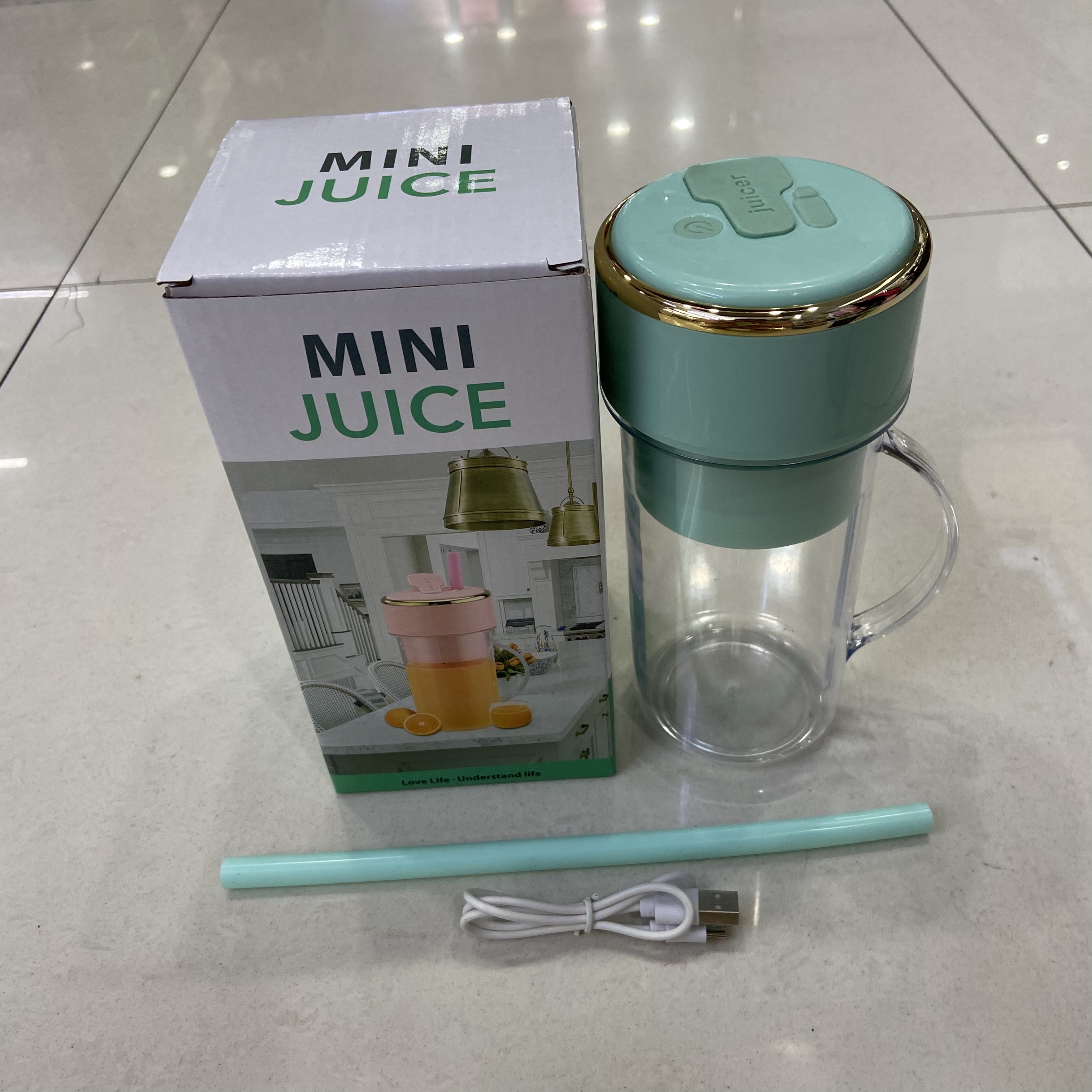 Juicer cup, small portable juicer, electric mini juicer, rechargeable blender