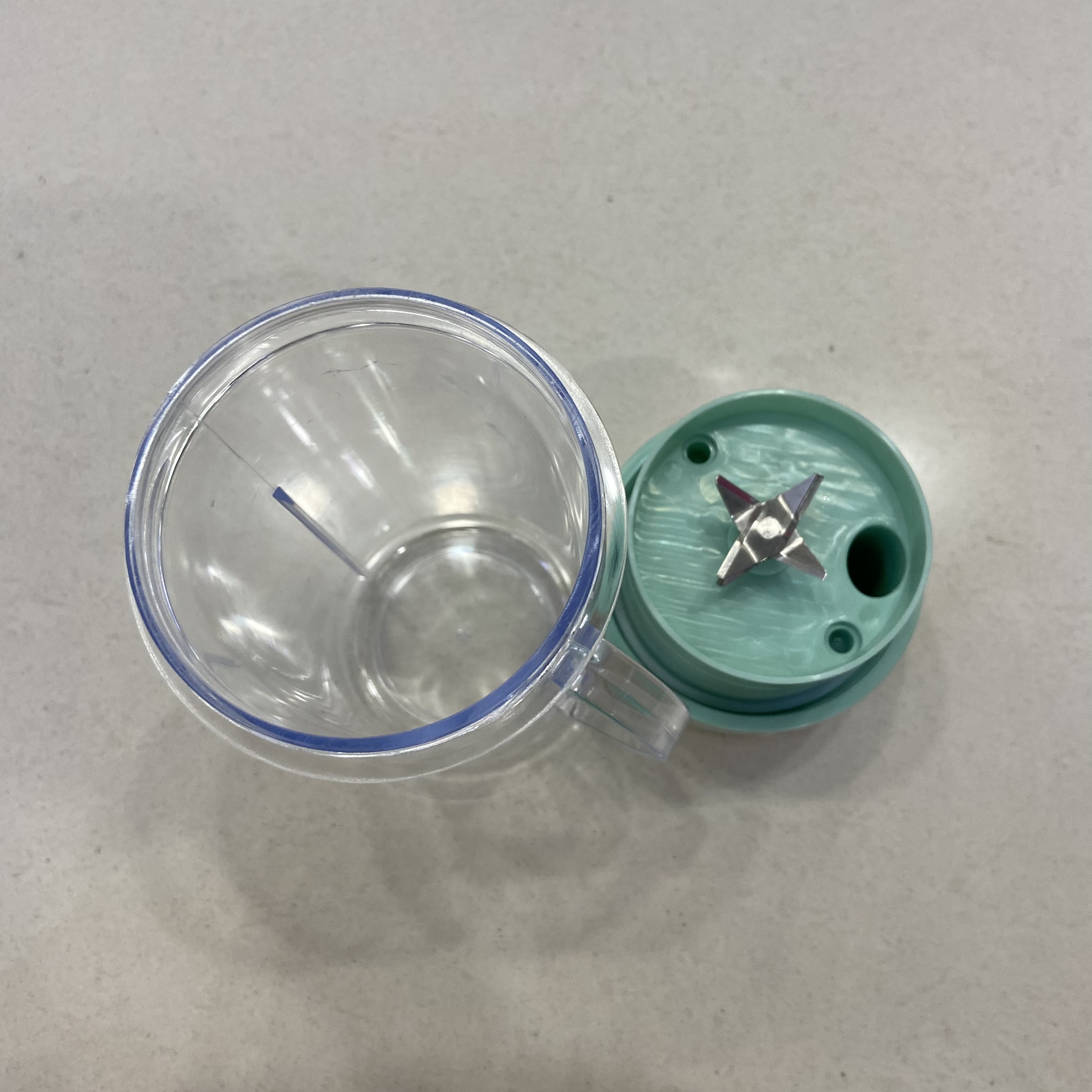 Juicer cup, small portable juicer, electric mini juicer, rechargeable blender Item Picture