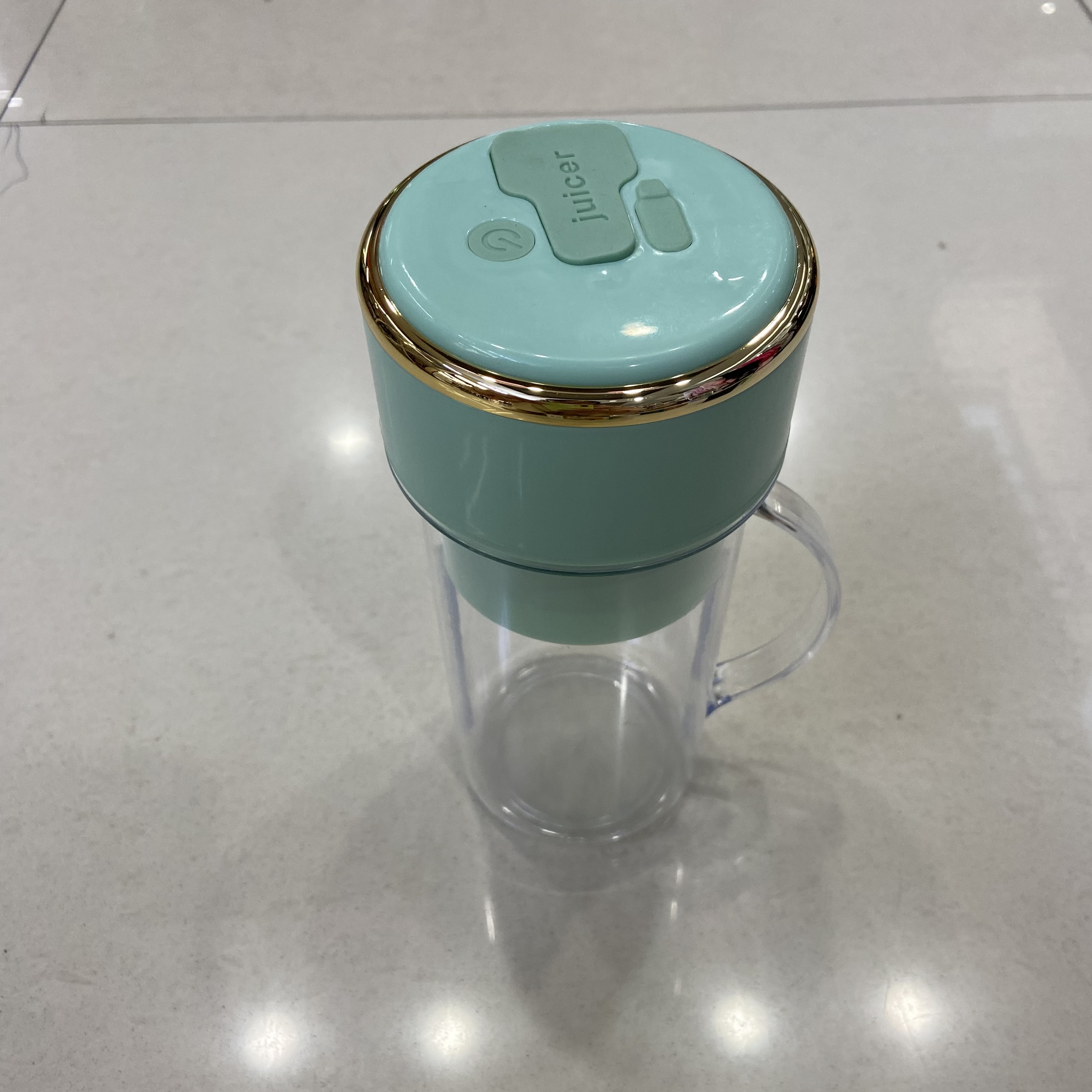 Juicer cup, small portable juicer, electric mini juicer, rechargeable blender Application Scenario