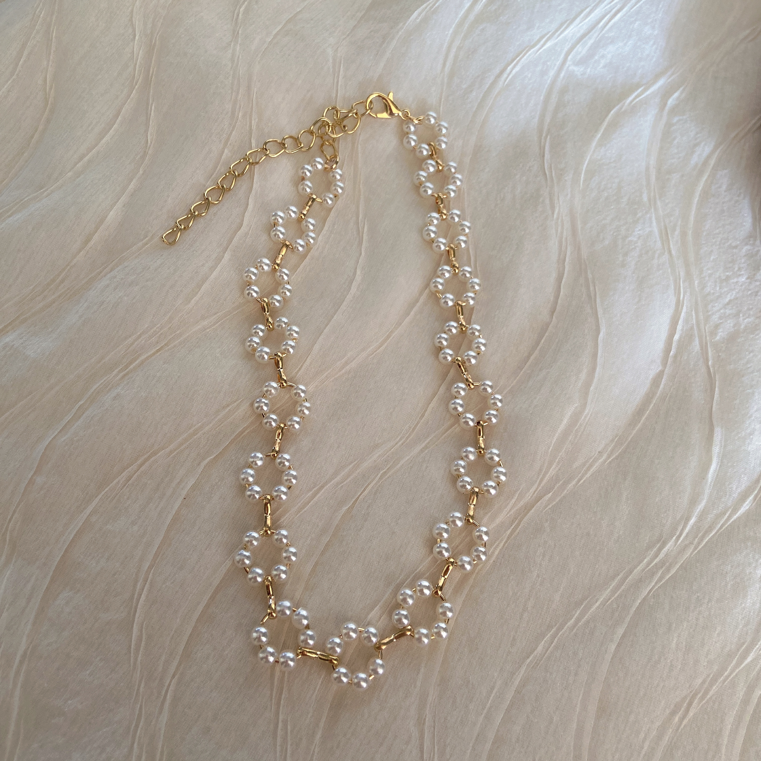 Handmade chain pearl necklace: Fashionable, simple, elegant and niche collarbone necklace Application Scenario