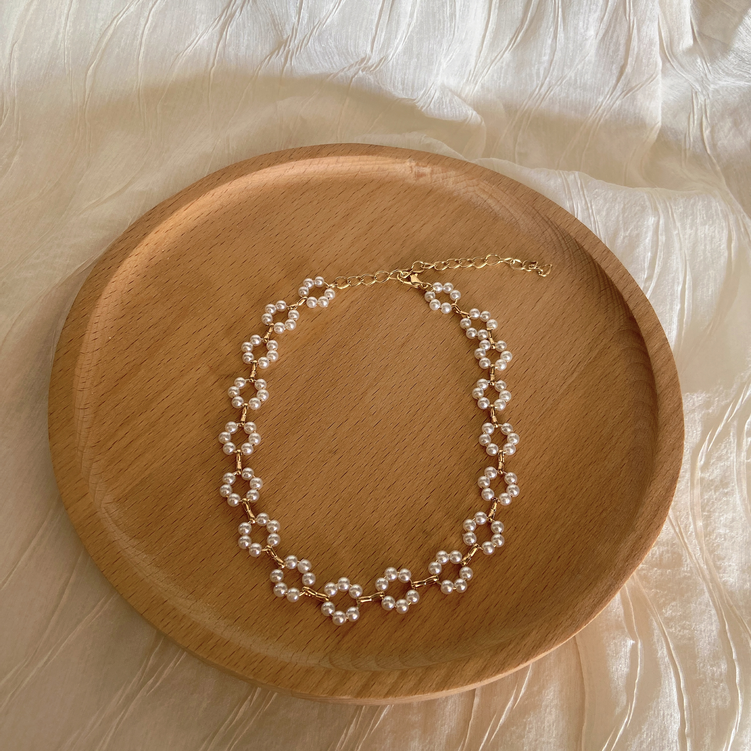 Handmade chain pearl necklace: Fashionable, simple, elegant and niche collarbone necklace Item Picture