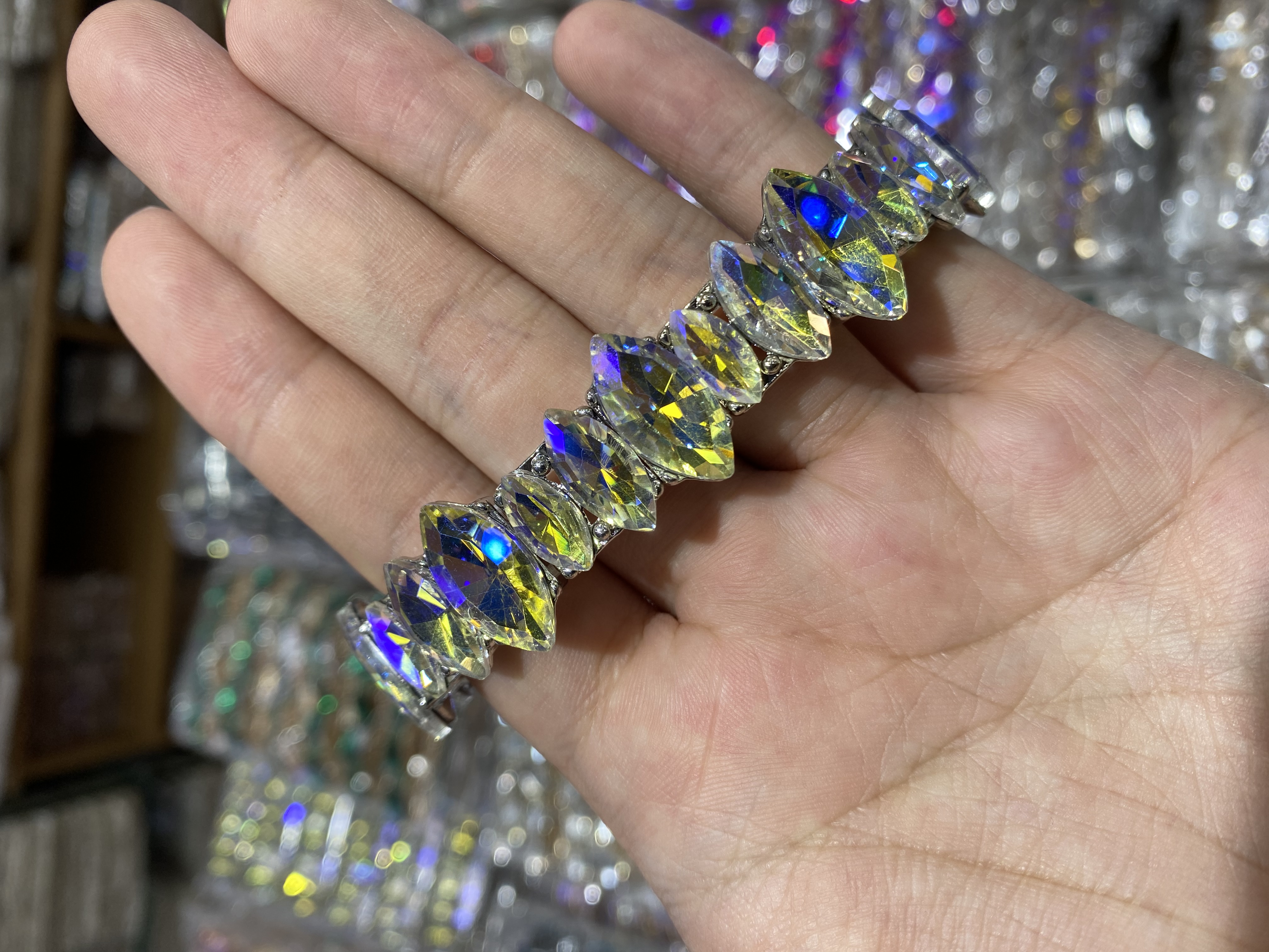 季度现货，欧美风格弹力玻璃手链，佩戴舒适，时尚魅力，不购买你可能会后悔哦详情图5