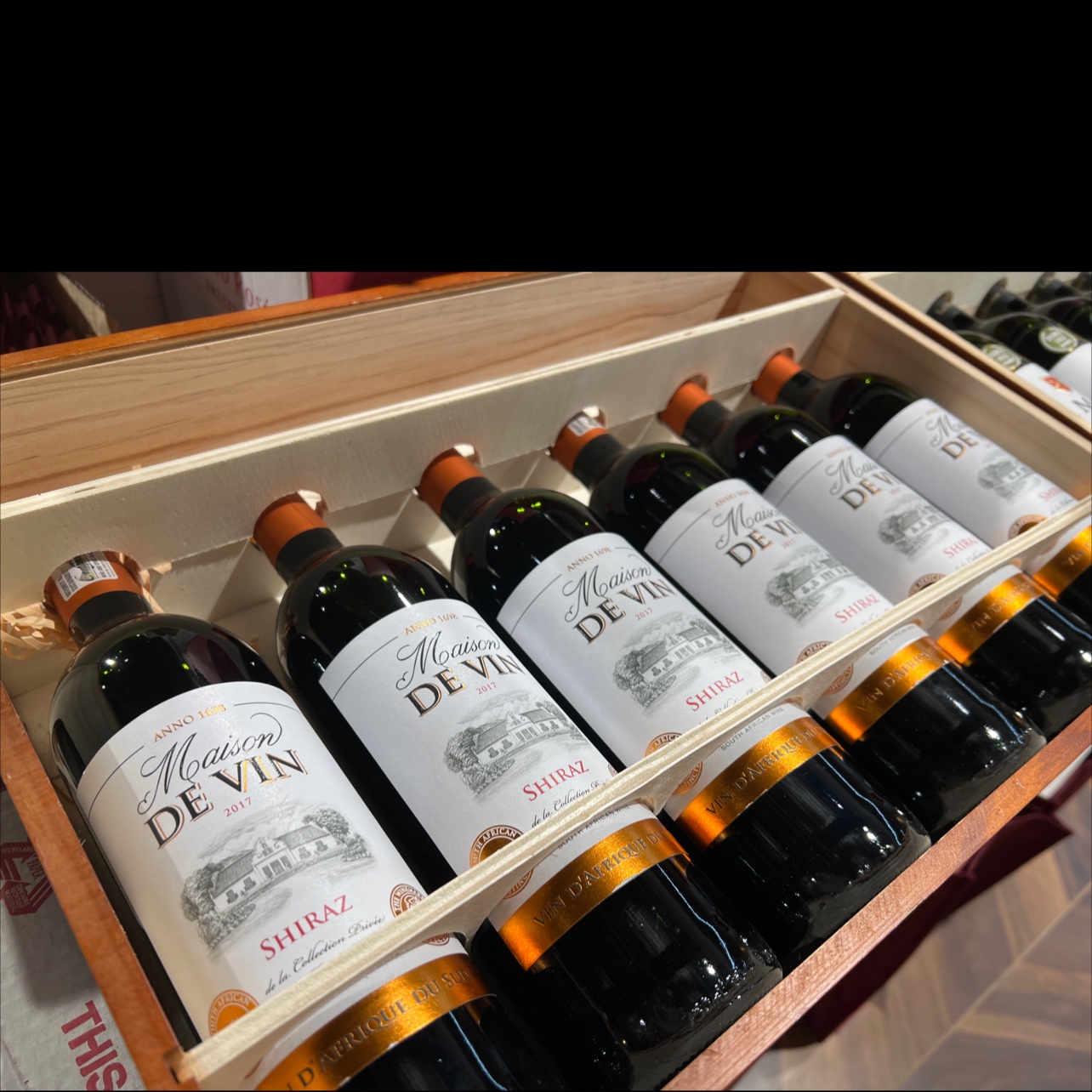 South African Vincendevan Dry Red Wine details Picture