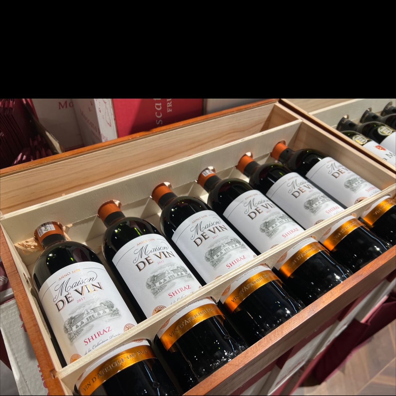 South African Vincendevan Dry Red Wine details Picture