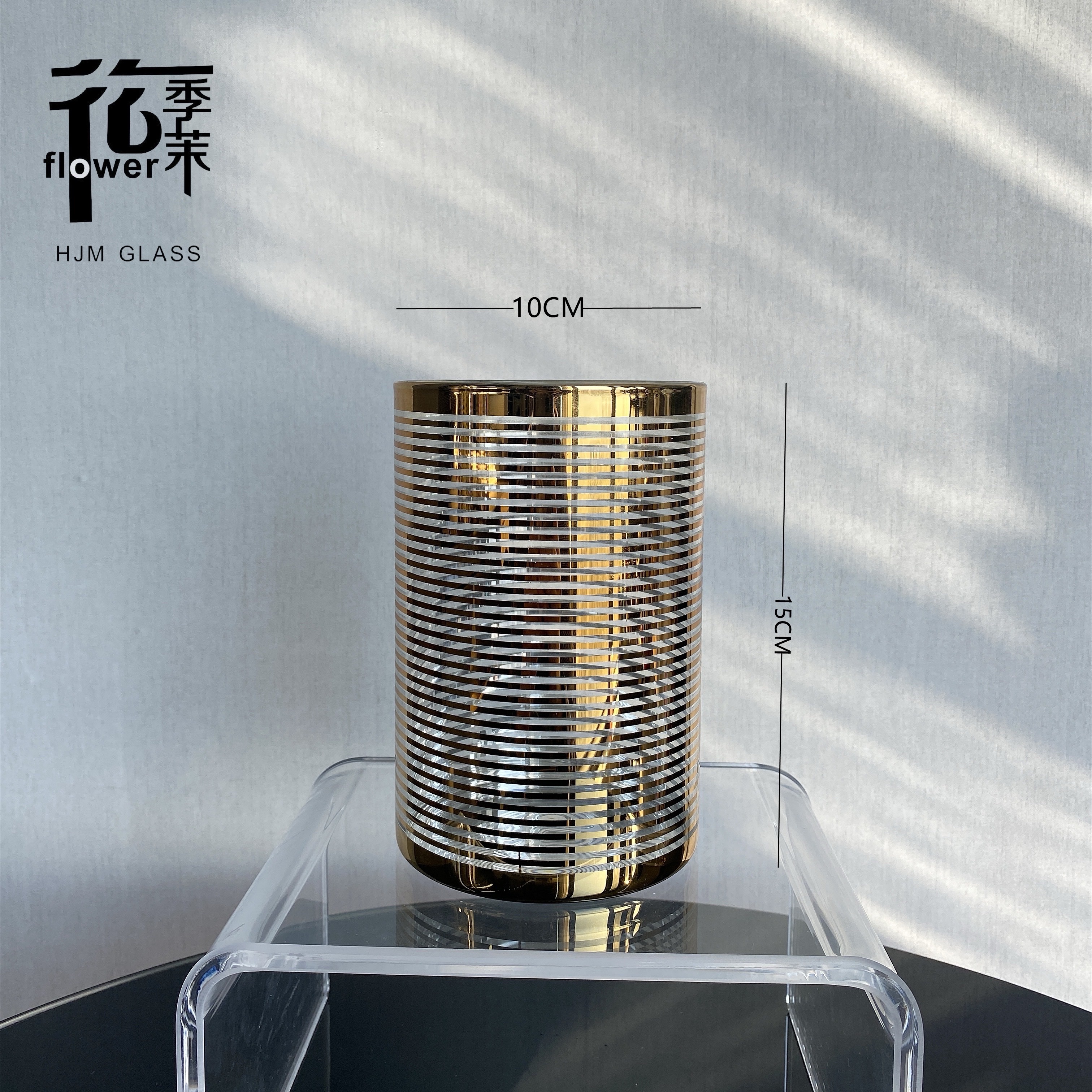 Laser-engraved glass vases details Picture