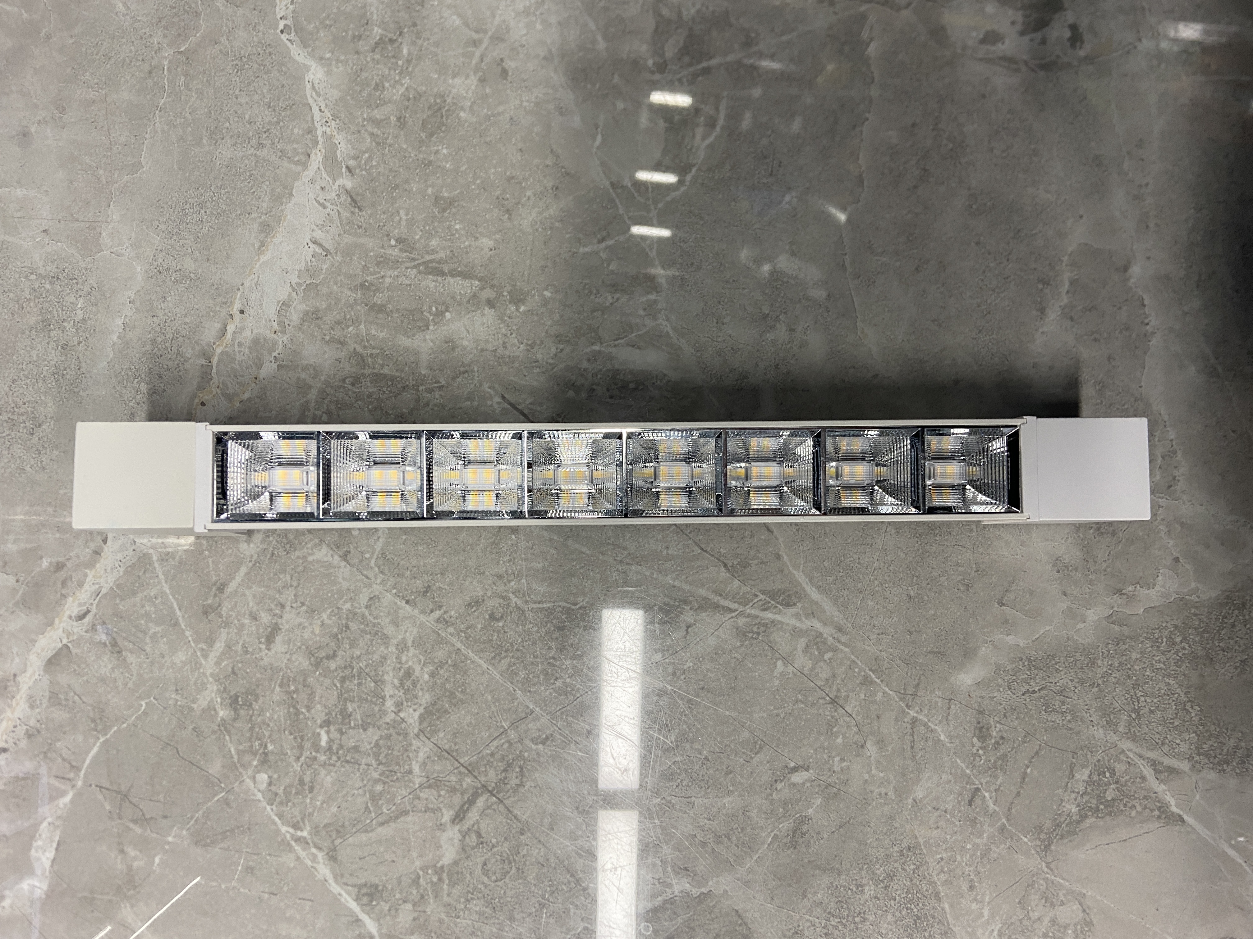 Long strip track light, diameter 85*145MM, 165-265V, non-isolated 20W(measured 16W), 24 degrees, 2700-4500-6500, three color temperature Settings