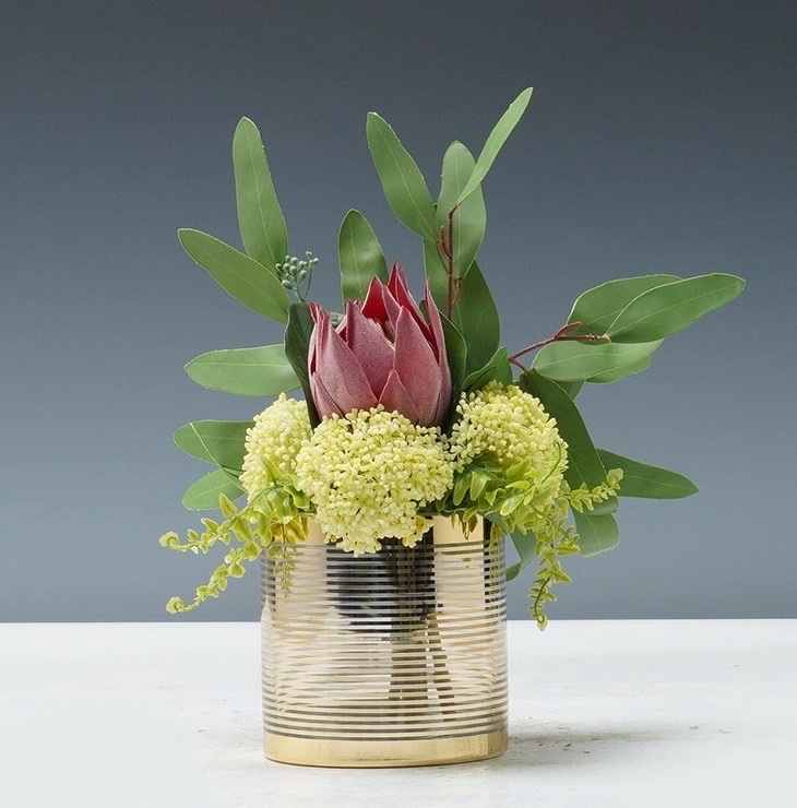 Laser-engraved glass vases Application Scenario