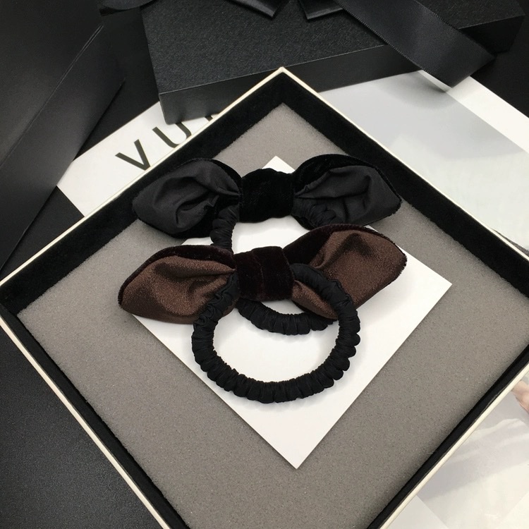 The velvet bow hair tie is simple and elegant. The velvet hair tie exudes a sense of style. The black bun hair loop leather case is highly elastic and feminine detail image 4