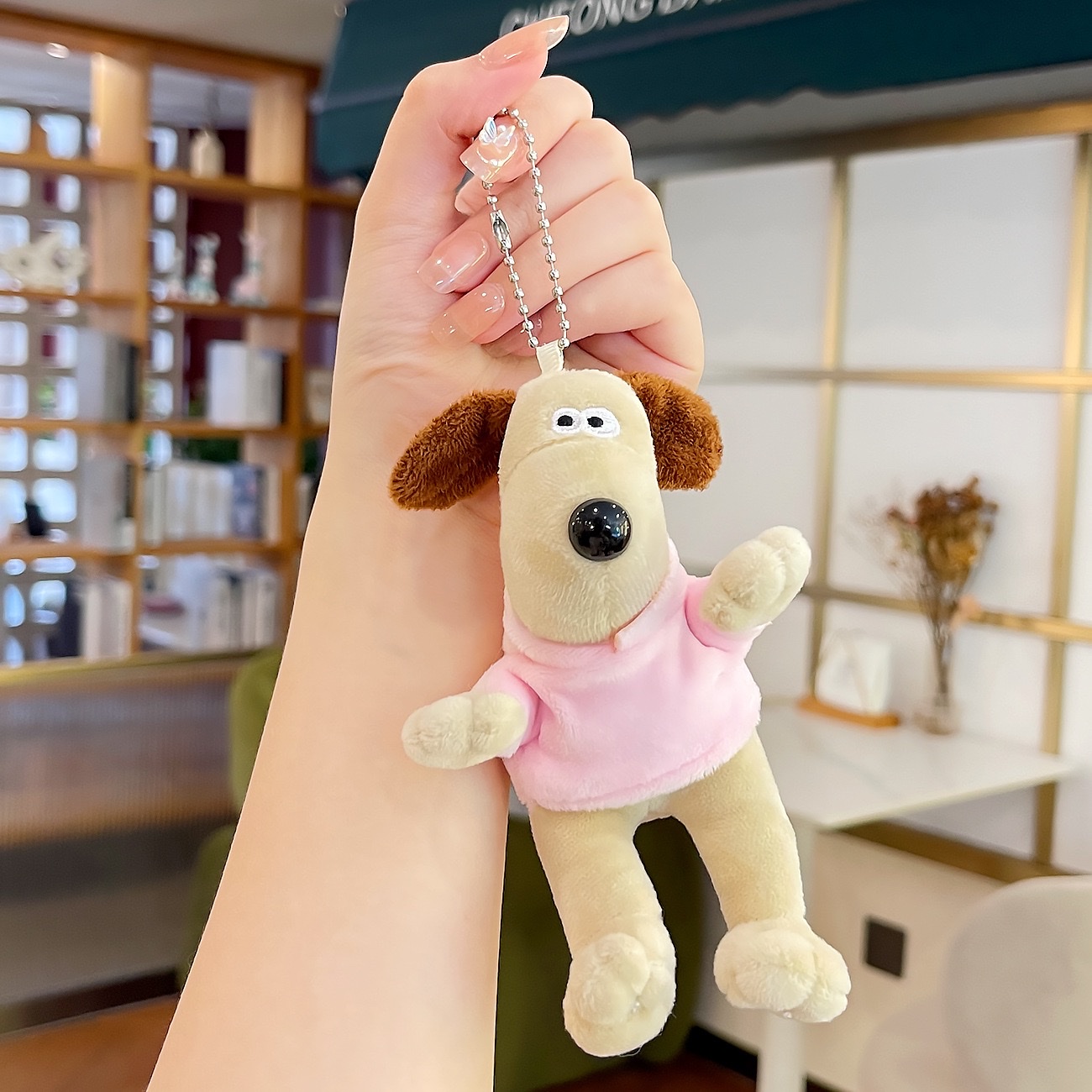 Plush hoodie dog cartoon keychain, cute female doll, car key chain, exquisite figurine, couple backpack pendant Specification image