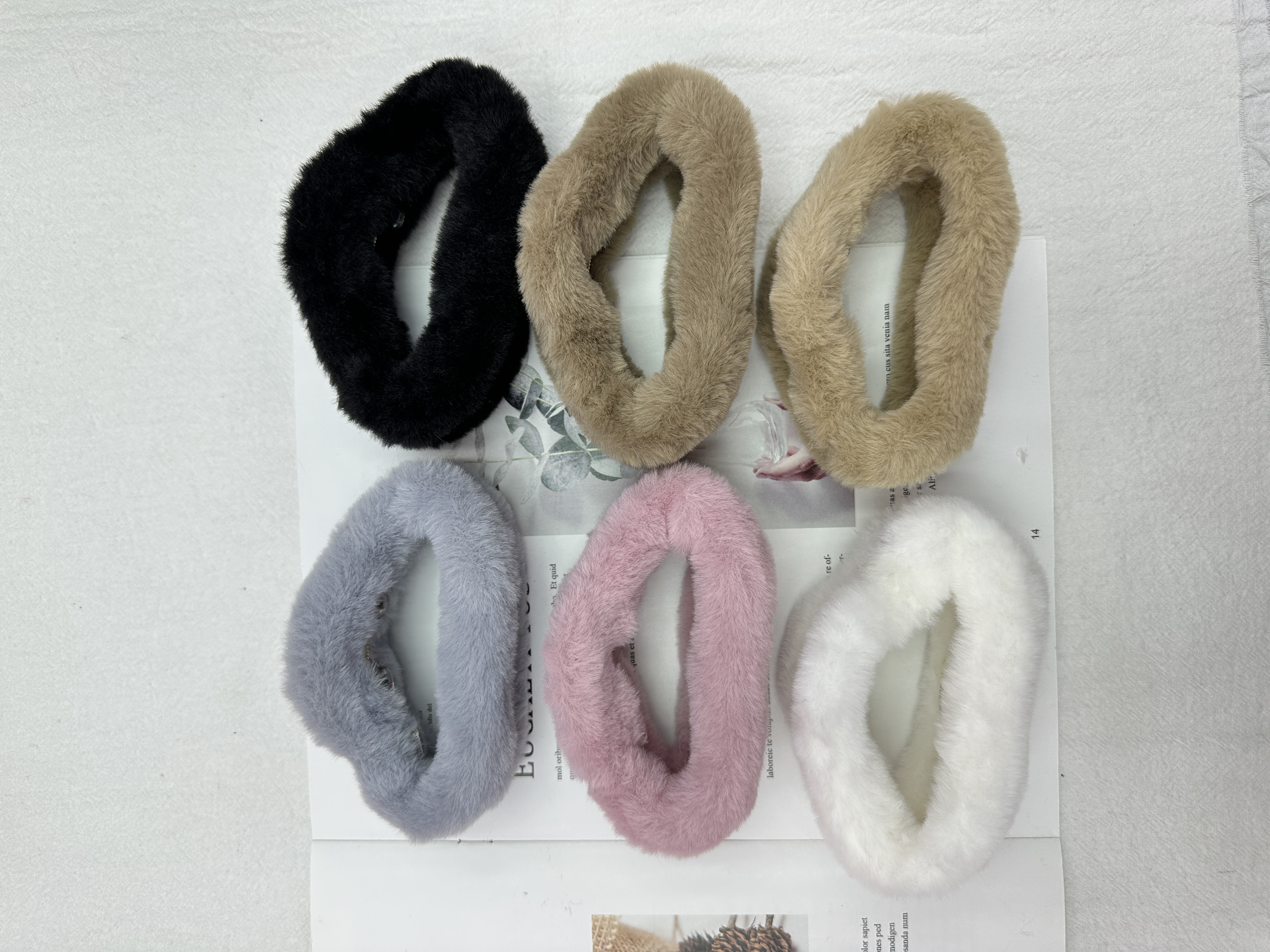 New product on the market! Super value hair grippers, long-lasting and secure without damaging your hair, allowing you to easily create a perfect hairstyle! Act quickly! Missing out will be a regret!