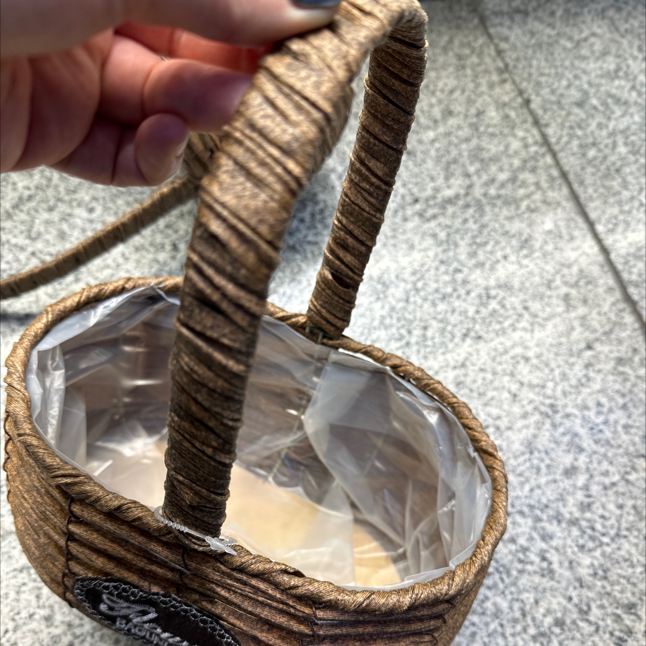 Hand-woven, a perfect blend of art and life, a super value enjoyment. Missing it might leave you with regrets! details Picture