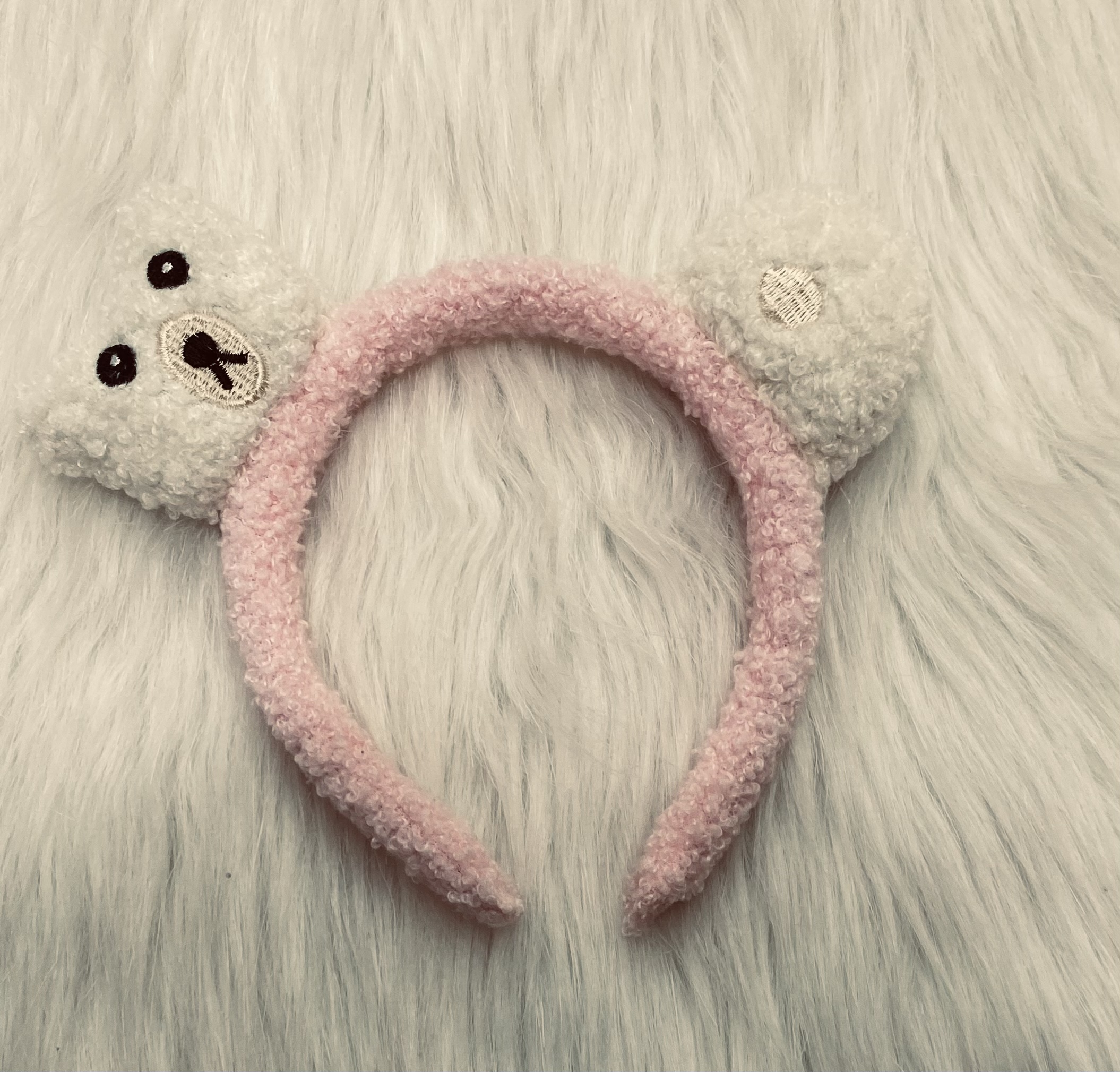 Cute three-dimensional bear heart-shaped hair band, Internet celebrity, super cute and funny bear ears, face wash headband, hair band, hair accessory, female hair clip Application Scenario