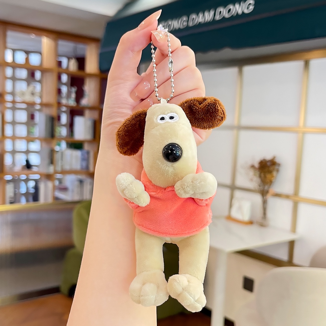 Plush hoodie dog cartoon keychain, cute female doll, car key chain, exquisite figurine, couple backpack pendant Item Picture