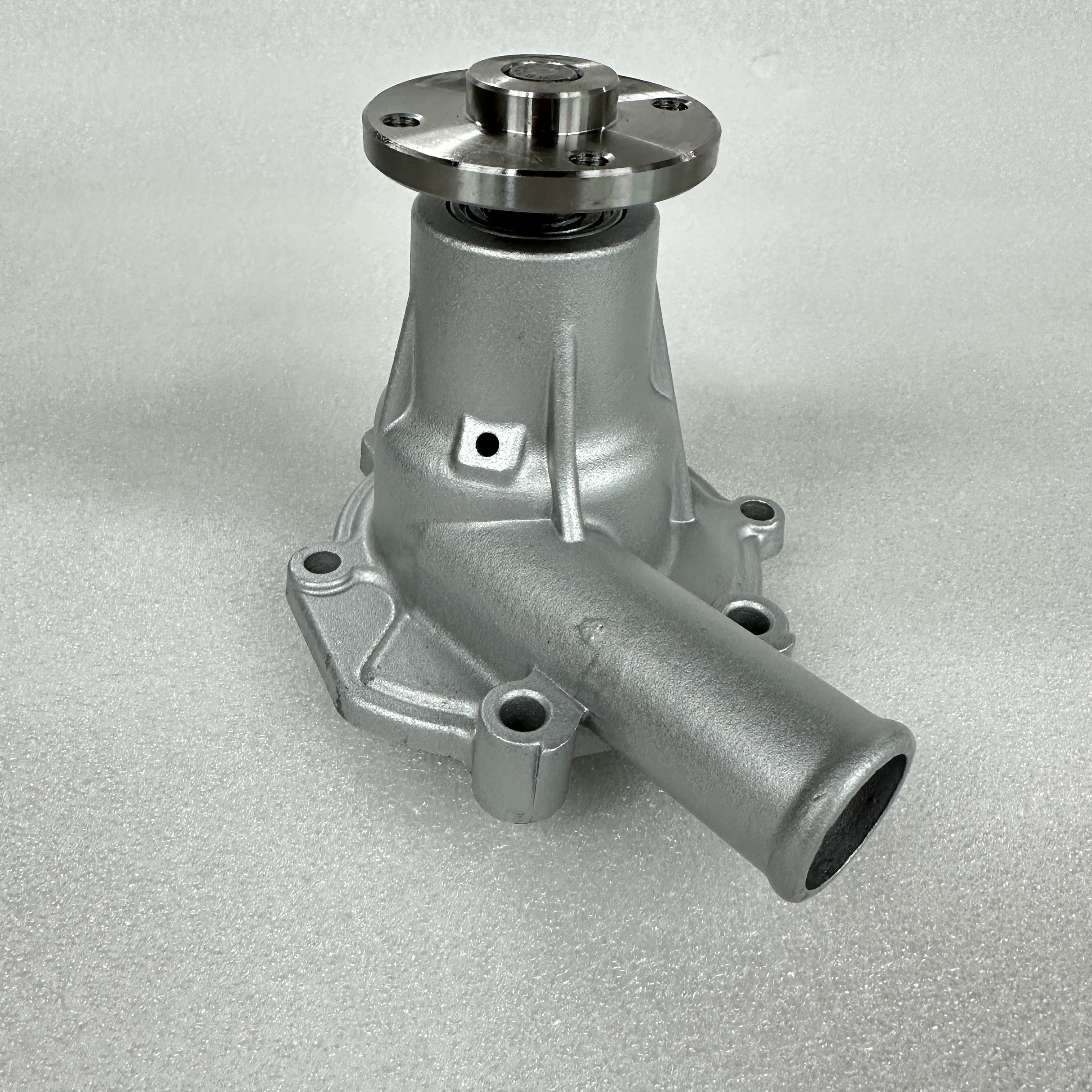 The automotive parts are suitable for Mitsubishi engine cooling water pump MM43317001