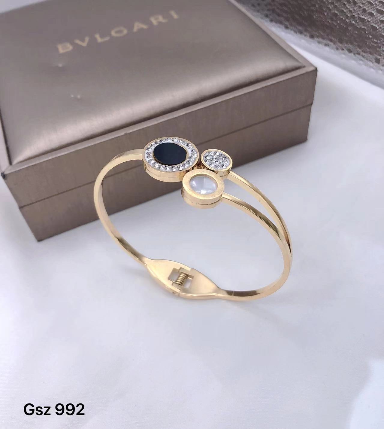 时尚手镯/高品质配饰/独特设计/精致工艺/舒适佩戴/时尚搭配/优雅款式/个性魅力/时尚风格/精选材料产品图