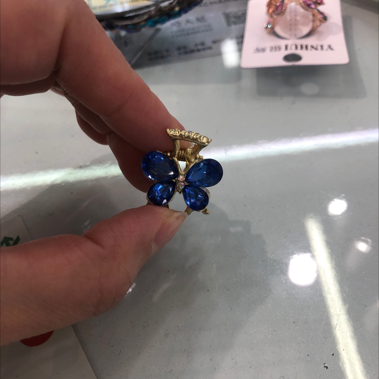 新品上市！复古风红头绳，女孩专属头饰，优雅不失甜美，赠送精美发带，超值体验！皮筋