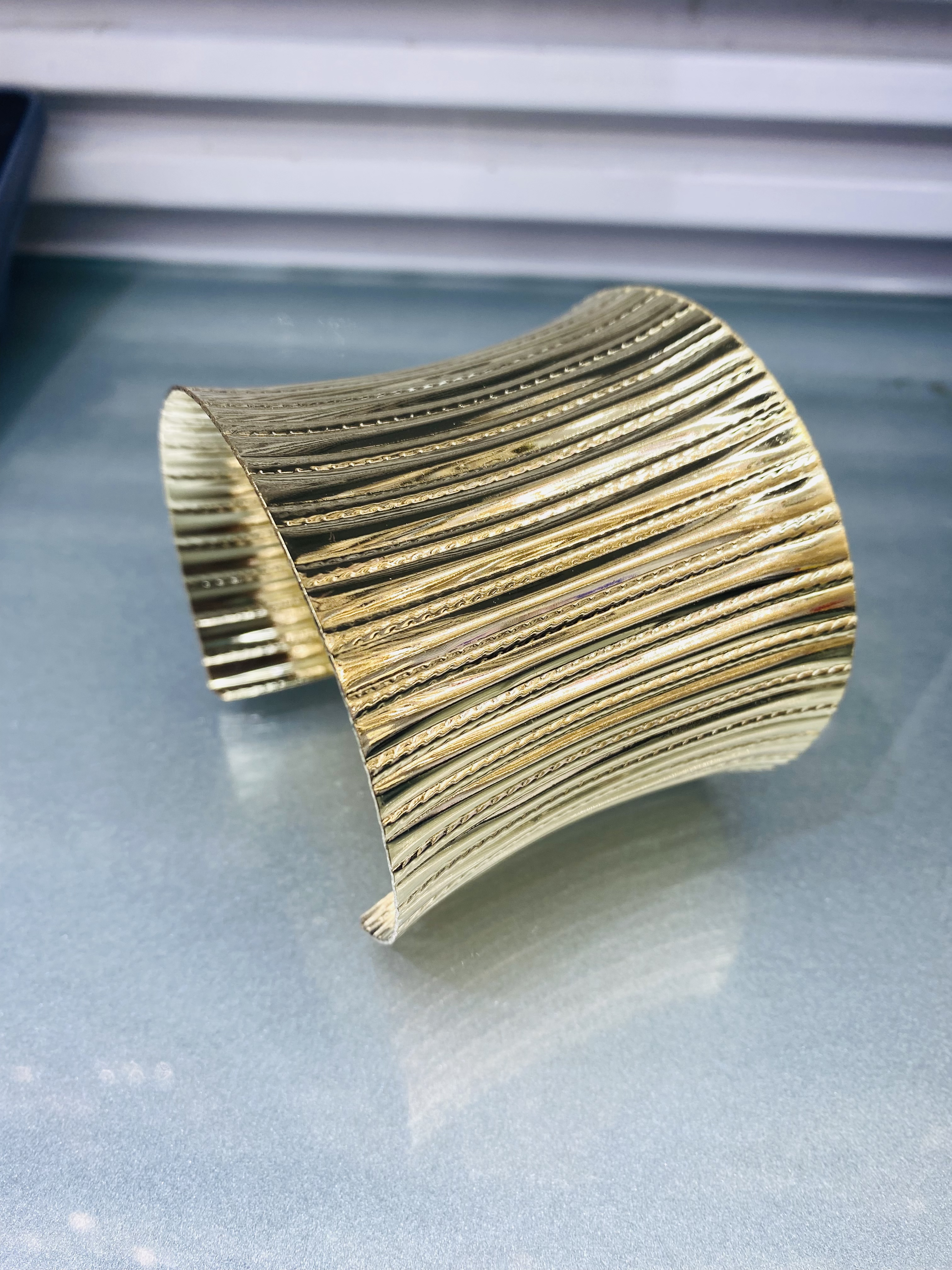 Iron sheet striped bracelet