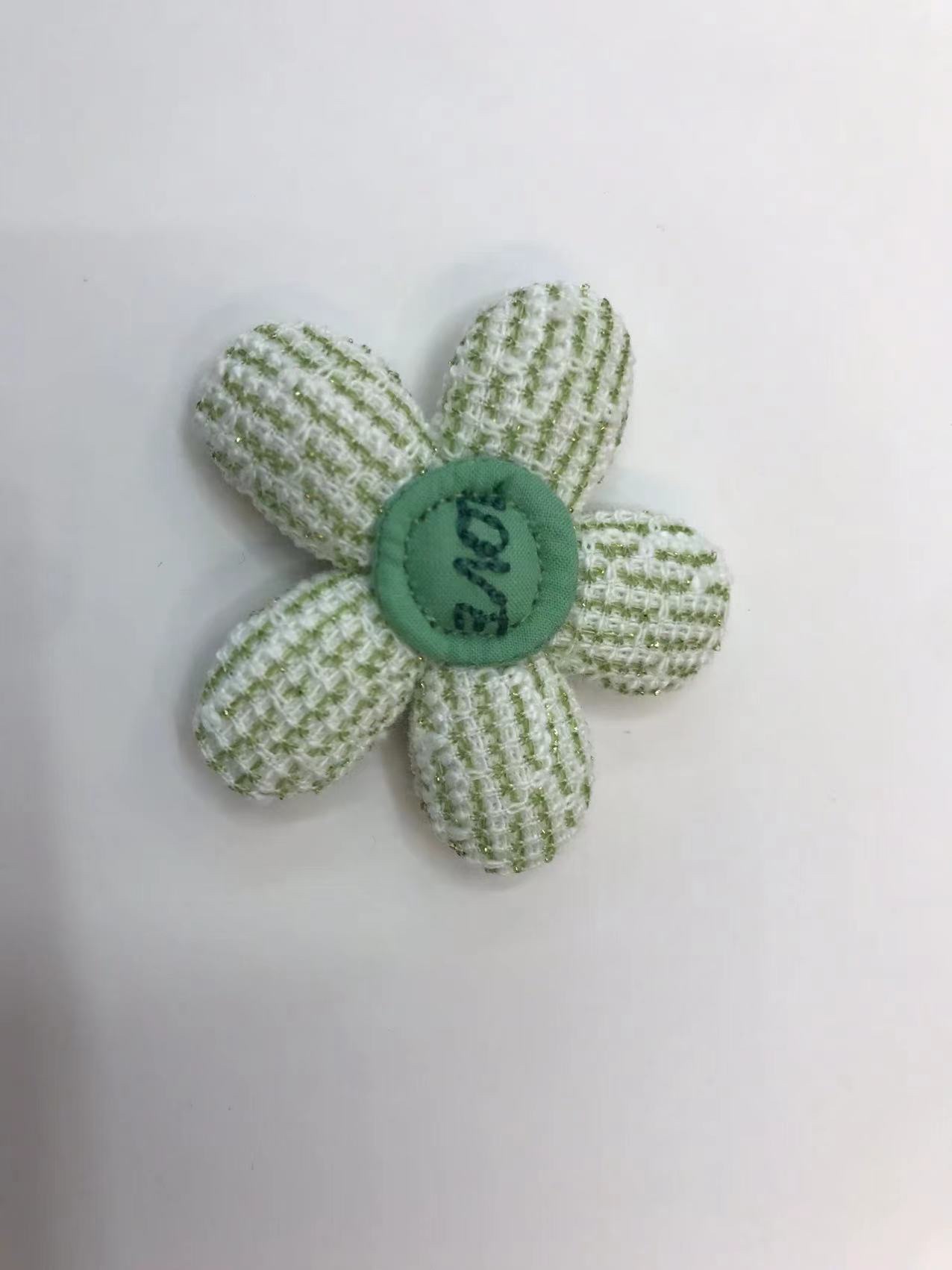 New product on the market! Knitted fabric with bright silk stripes and five-petal letters, fashionable and practical. Great value offer. Missing it will be a pity! Specification image